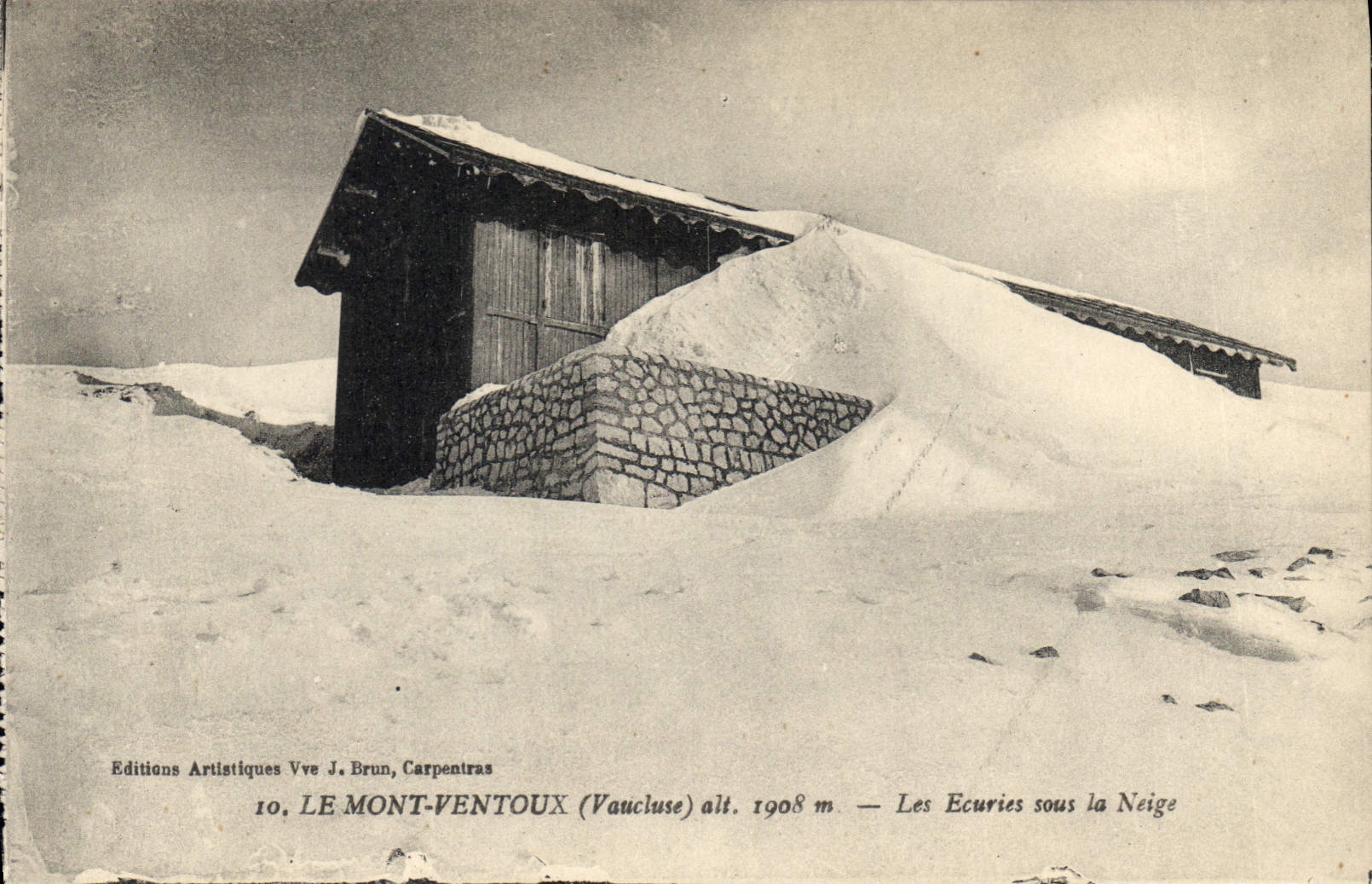 LE MONT-VENTOUX (Vaucluse) alt. 1908 m. — Les Ecuries sous la Neige — Editions Artistiques Vve J. Brun, Carpentras