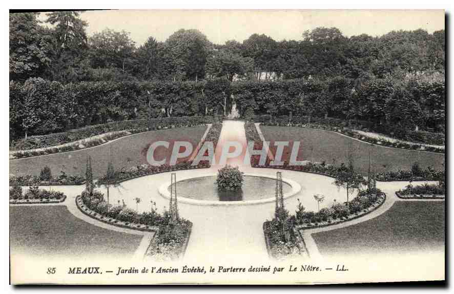 Meaux — Jardin de l'Ancien Évêché, le Parterre dessiné par Le Nôtre — LL.