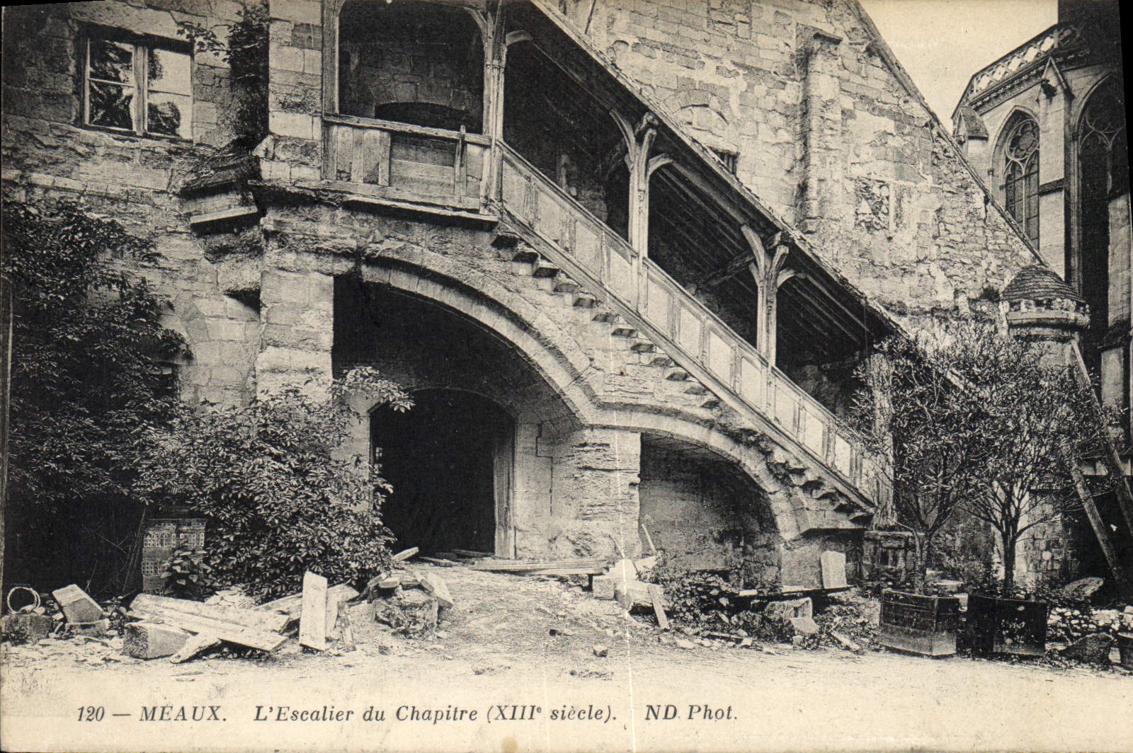 Méaux — L'Escalier du Chapitre (XIIIe siècle) — ND Phot. n°120
