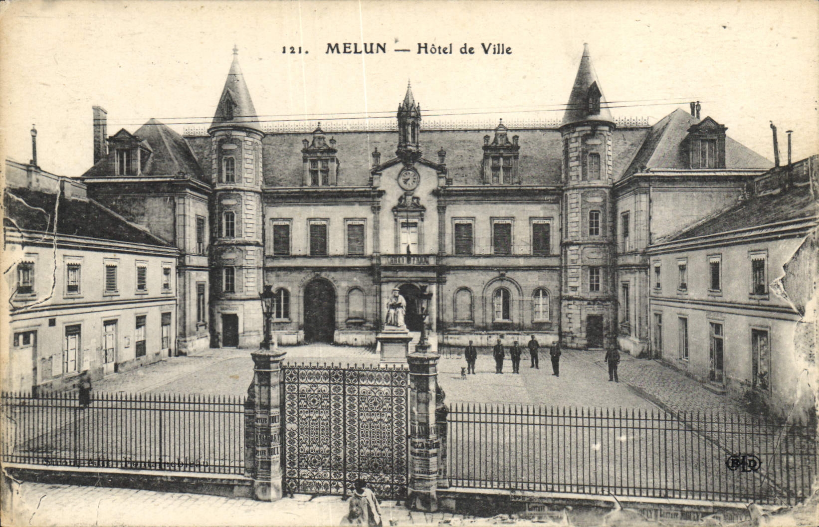 Melun — Hôtel de Ville — Éditeur L. Berruyer, n° 121
