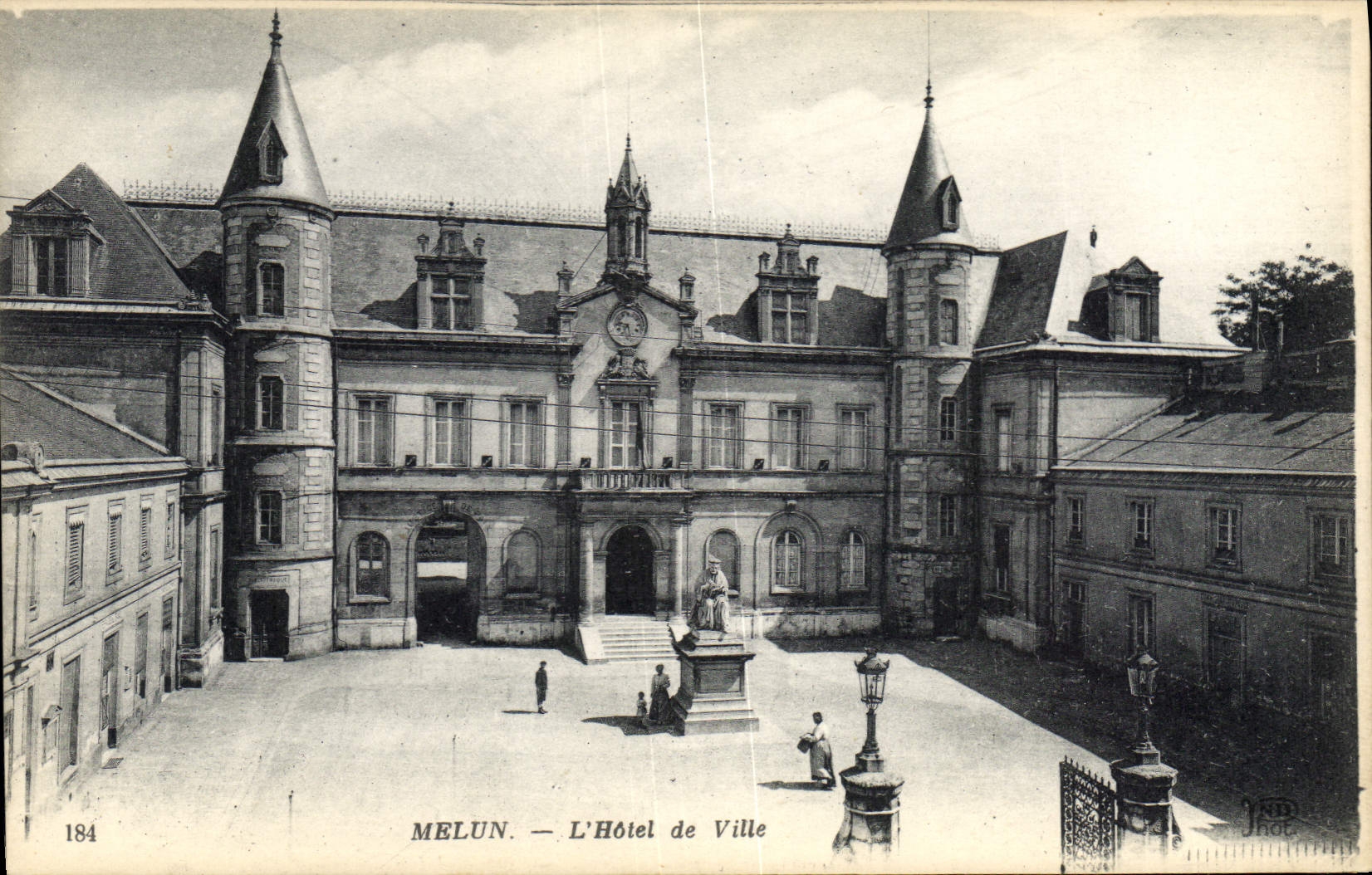 MELUN — L'Hôtel de Ville — J. HOP, n° 184