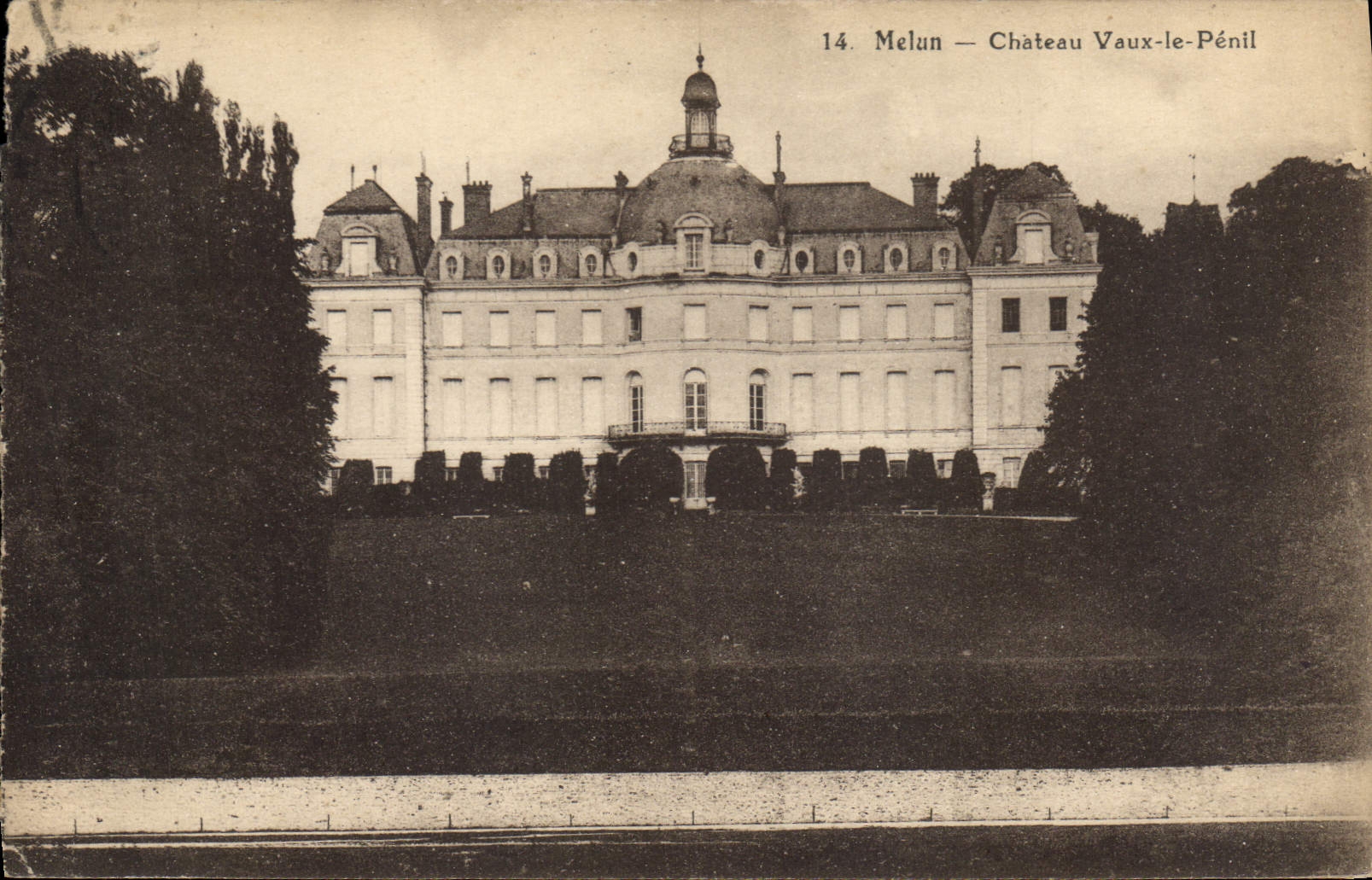 Melun — Château Vaux-le-Pénil — F. David, Versailles