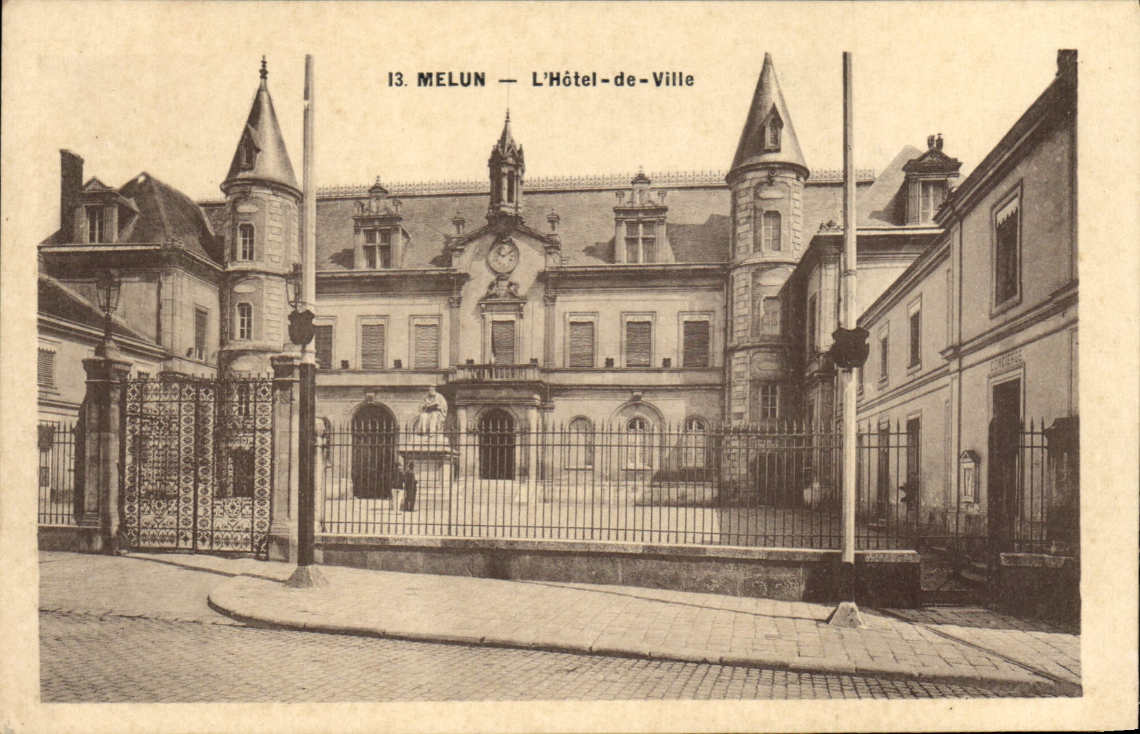 Melun — L'Hôtel-de-Ville — éditeur inconnu, n° 13