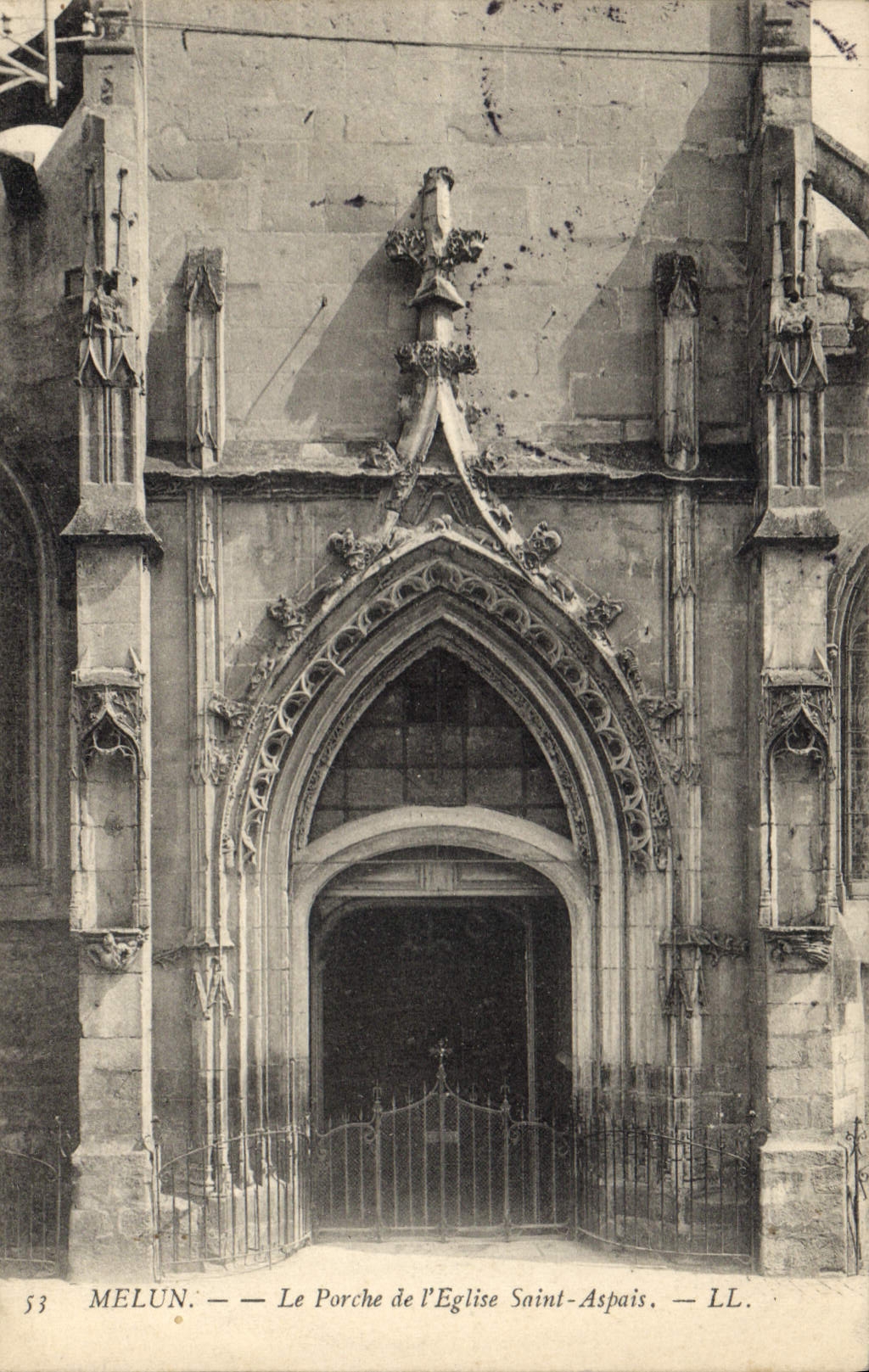 CPA Melun Le Porche de l'Eglise Saint Aspais
