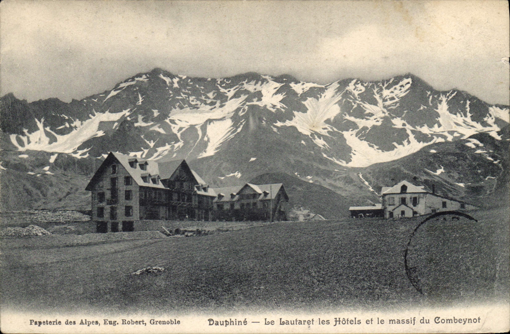 CPA Dauphine Le Lautaret Les Hotels et le Massif du Combe