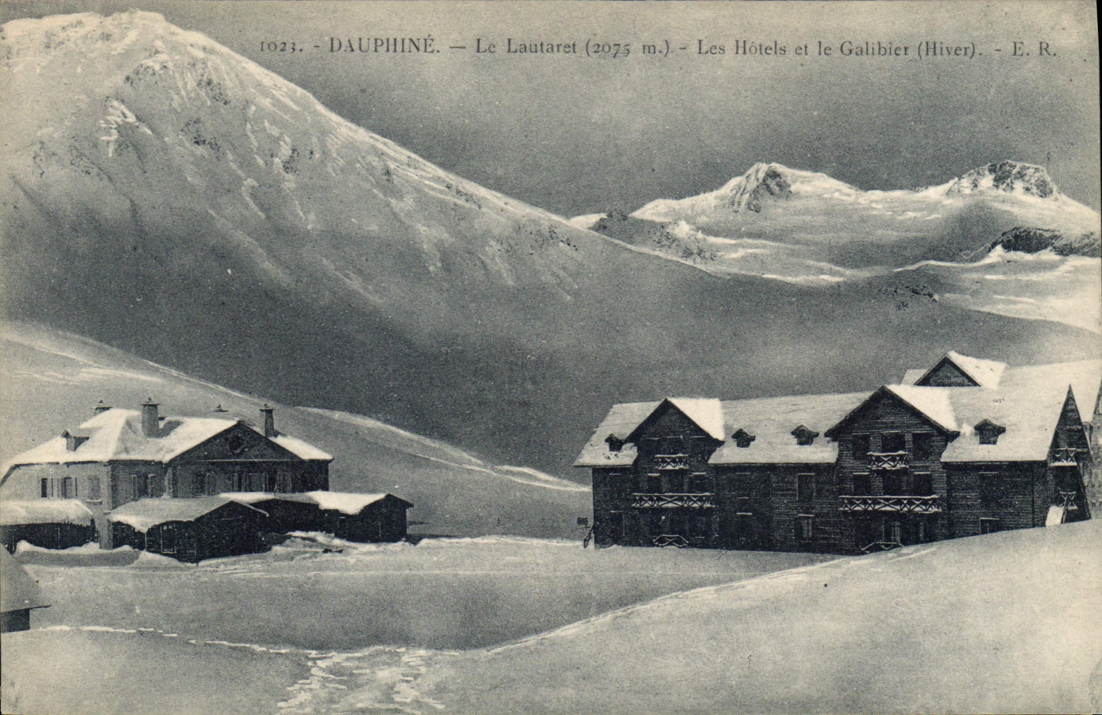 CPA Dauphine Le Lautaret (2075 m) les Hotels et le Galibier (Hiver)