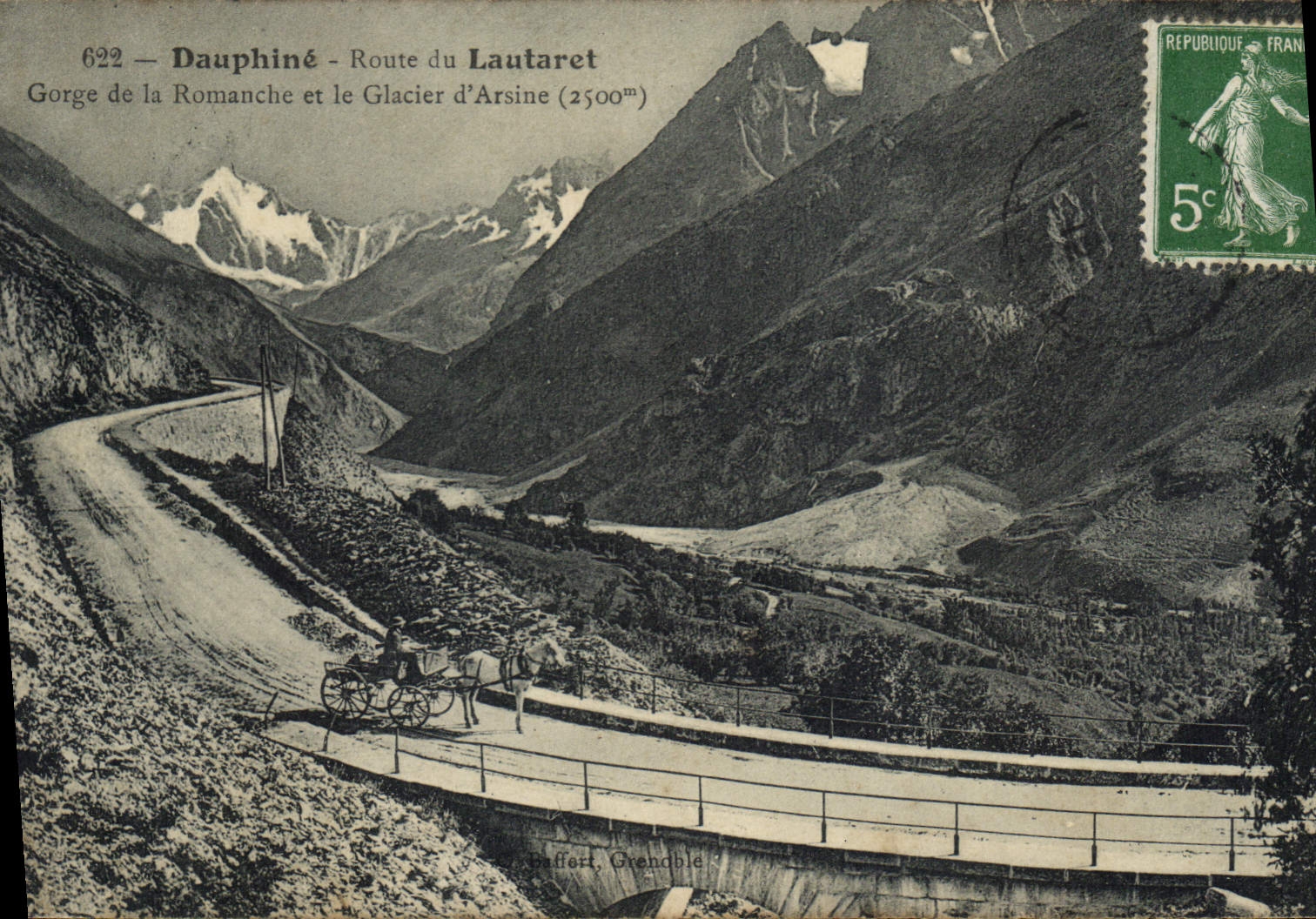 CPA Dauphine Route du Lautaret Gorge de la Romanche et le Glacier d'Arsine (2500 m)