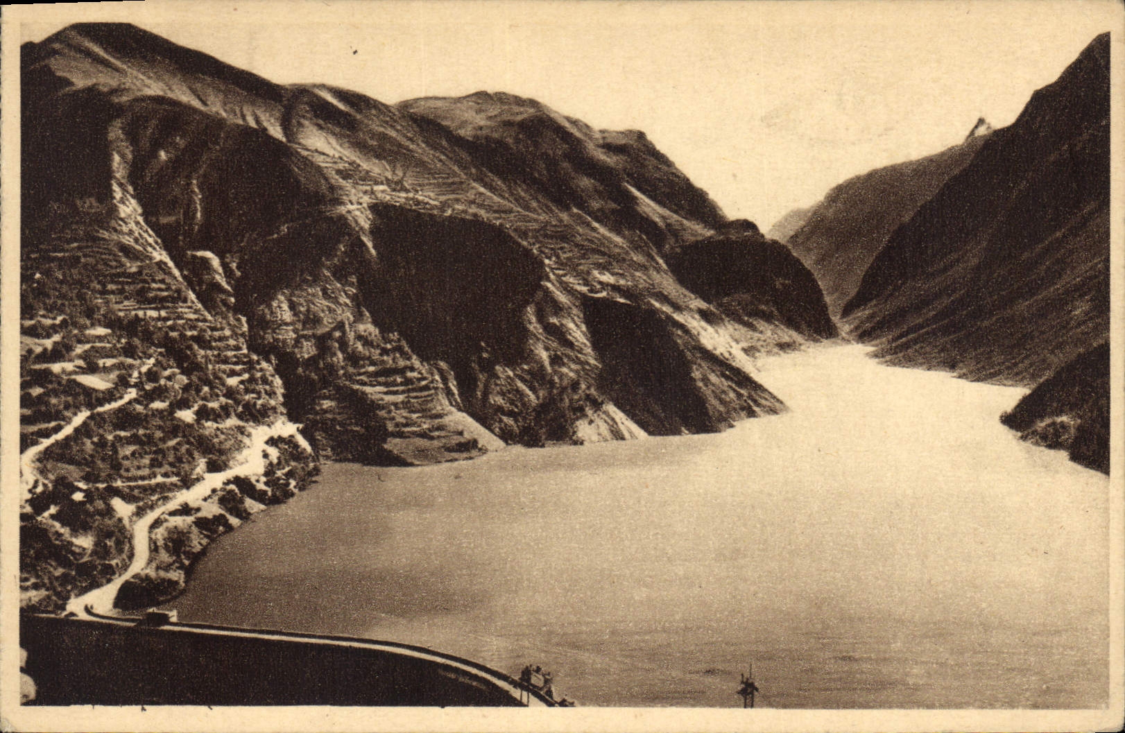 Route du Lautaret — Barrage et Lac du Chambon (1040 m.) — La Houblaise (Jésère)