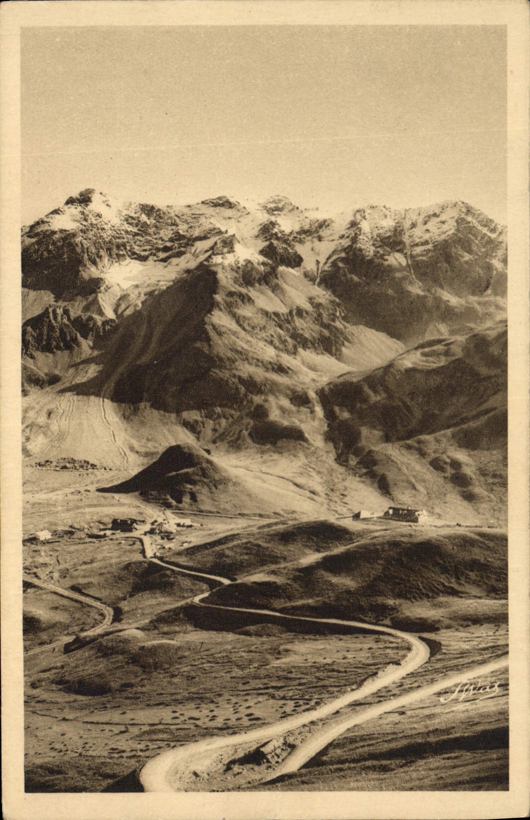 Le Col du Lautaret (2075 m.) et le Combeynot — vus de la nouvelle route du Galibier — Photo Wax, Briançon