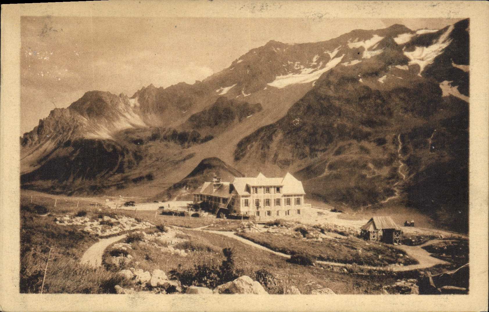 Dauphiné - LAUTARET — Le Chalet-Hôtel P.-L.-M. (2108 m.) et le Combeynot (3155 m.) — éditeur non visible