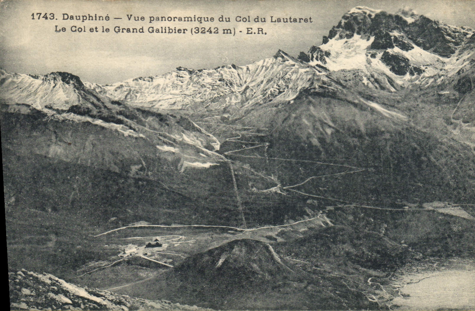 Dauphiné — Vue panoramique du Col du Lautaret — Le Col et le Grand Galibier (3242 m) — E.R.
