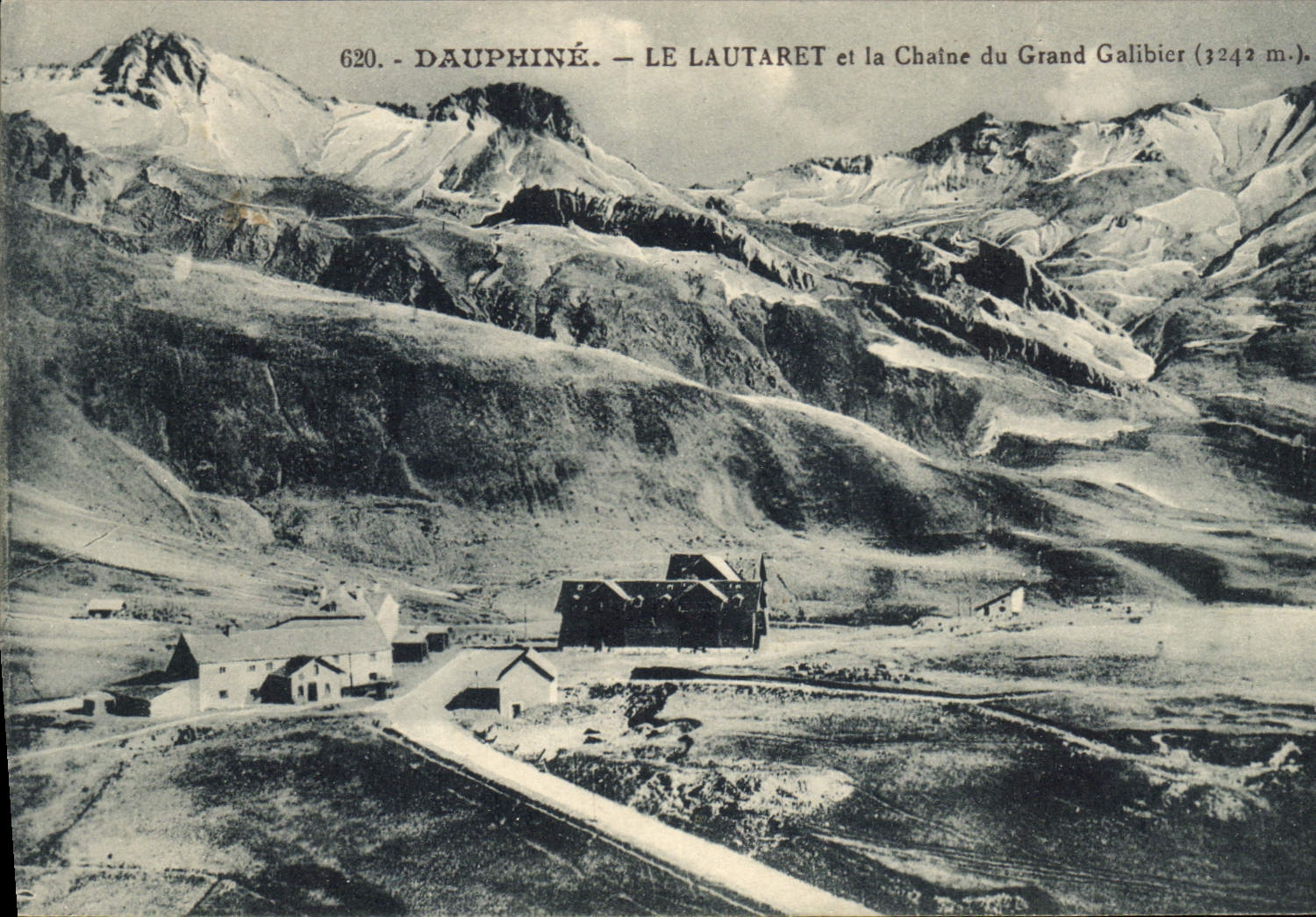 Dauphiné — Le Lautaret et la Chaîne du Grand Galibier (3242 m.) — C. Baffert, Grenoble