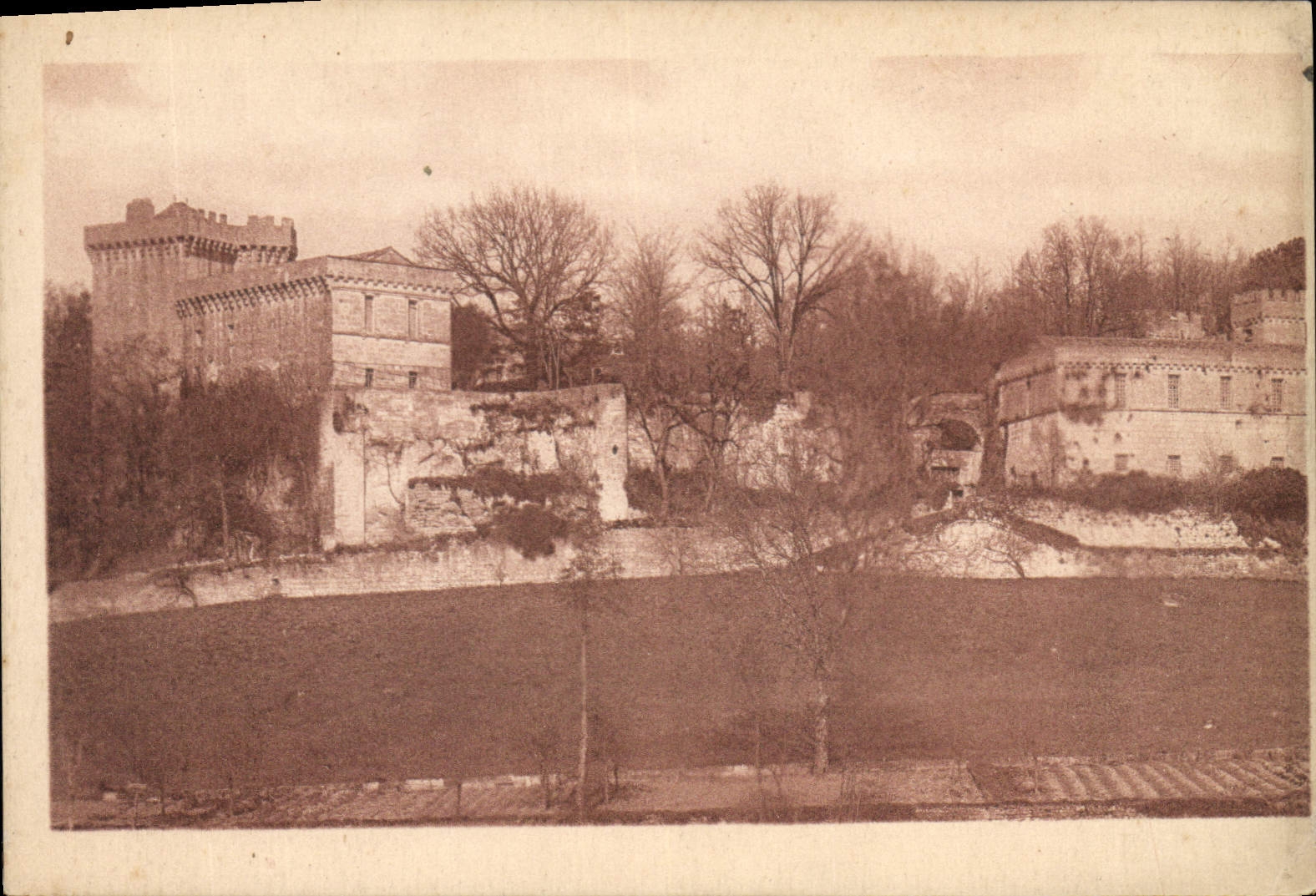 Château de la Tranchade — Environ d'Angoulême — Moyen Âge