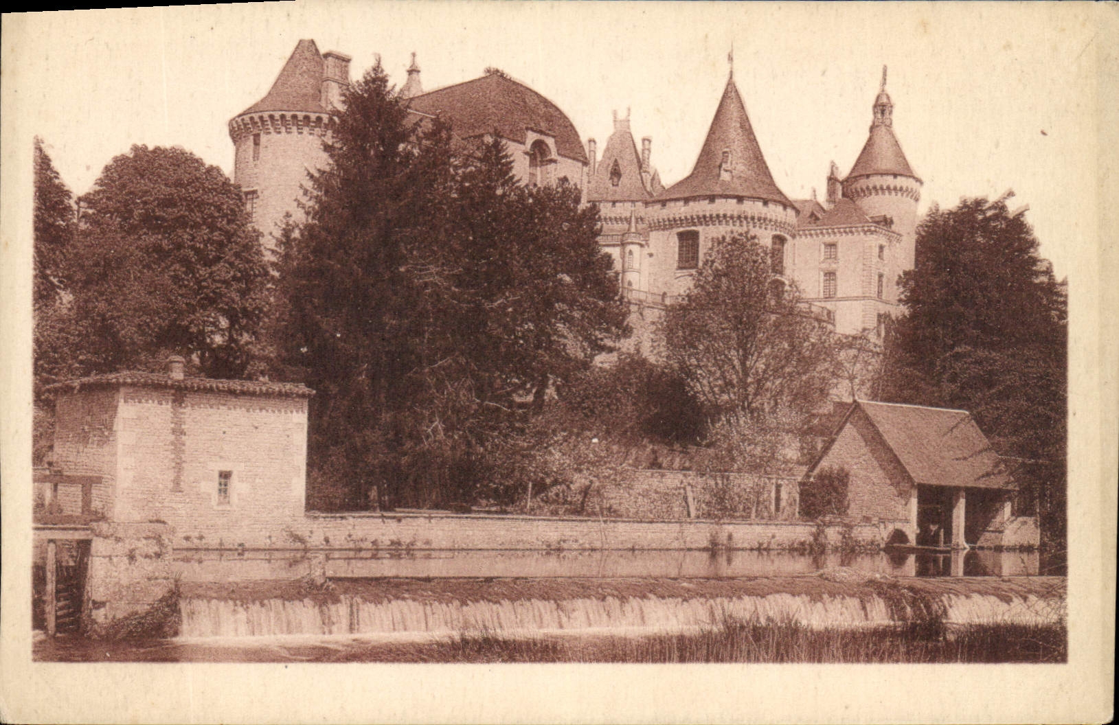 Verteuil — Le Château et les Bords de la Charente — A.G.A. n°937