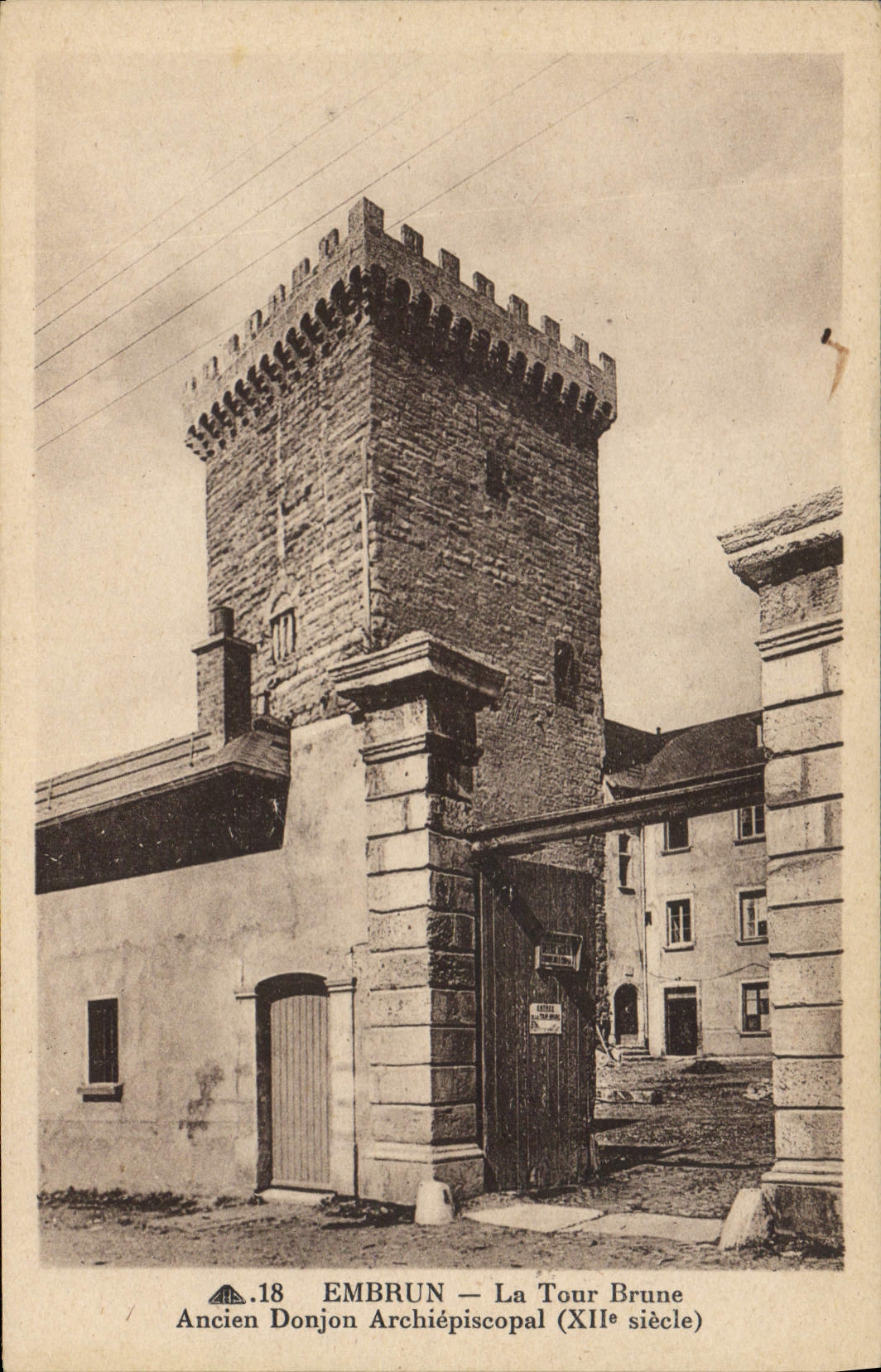 Embrun — La Tour Brune, Ancien Donjon Archiépiscopal (XIIe siècle)