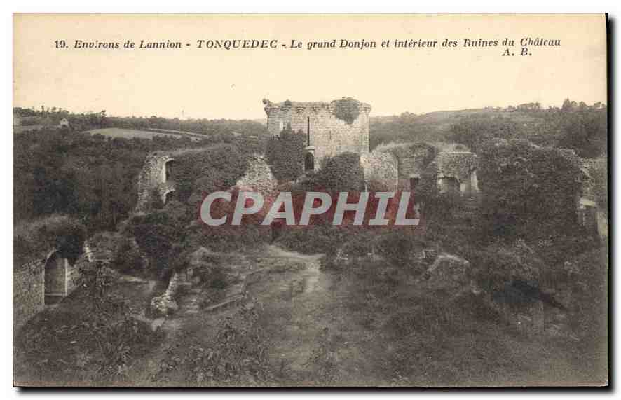 Tonquedec — Le grand Donjon et intérieur des Ruines du Château — A. B.