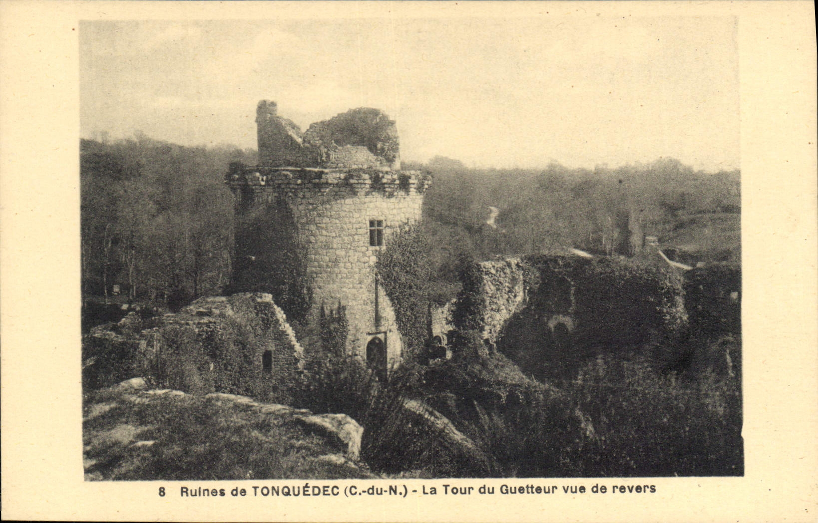 Ruines de Tonquédec (C.-du-N.) — La Tour du Guetteur vue de revers — Collection St-L. Morlax