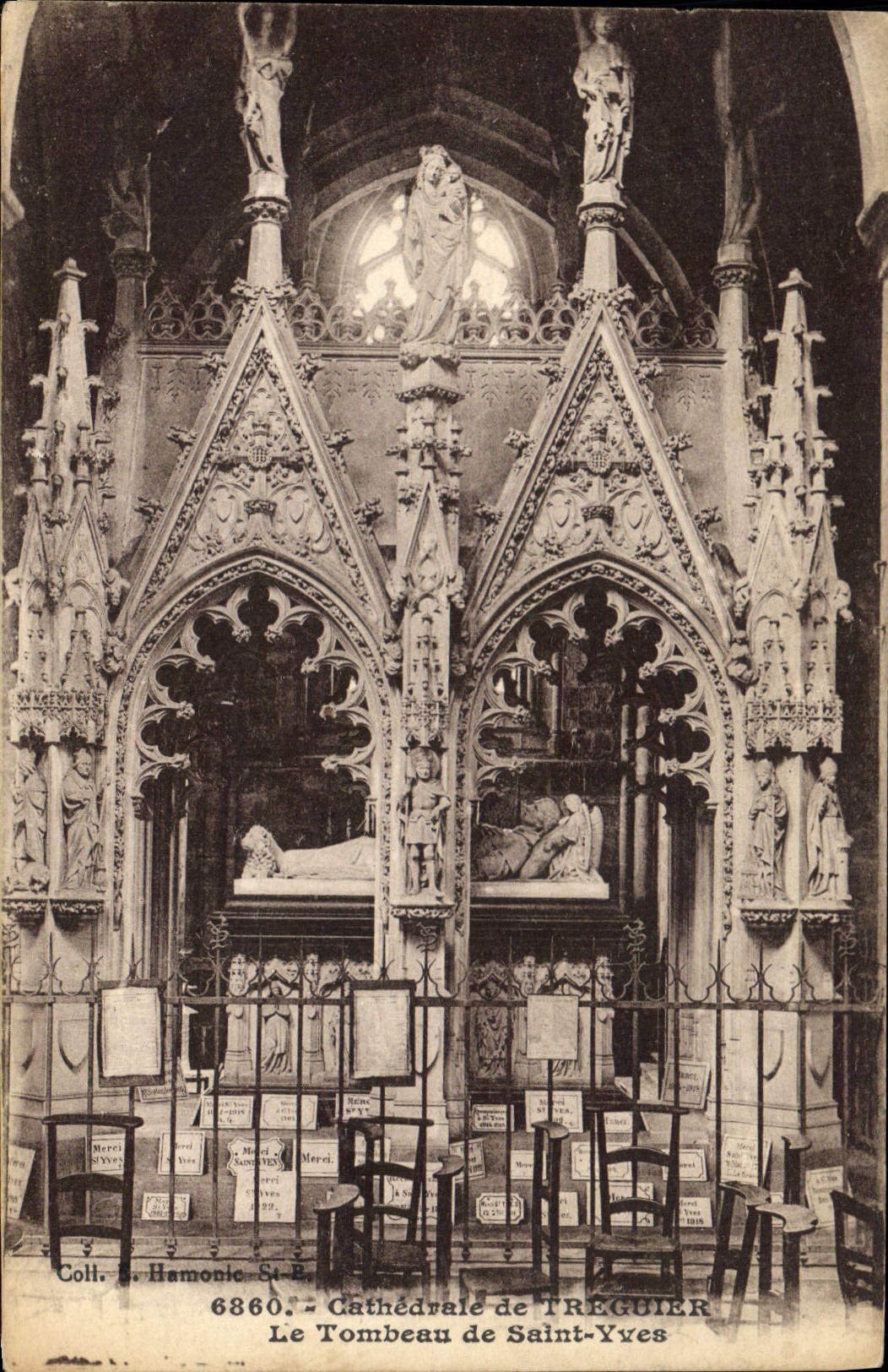 Cathédrale de Trégubier — Le Tombeau de Saint-Yves — Coll. B. Harmonie St-E.