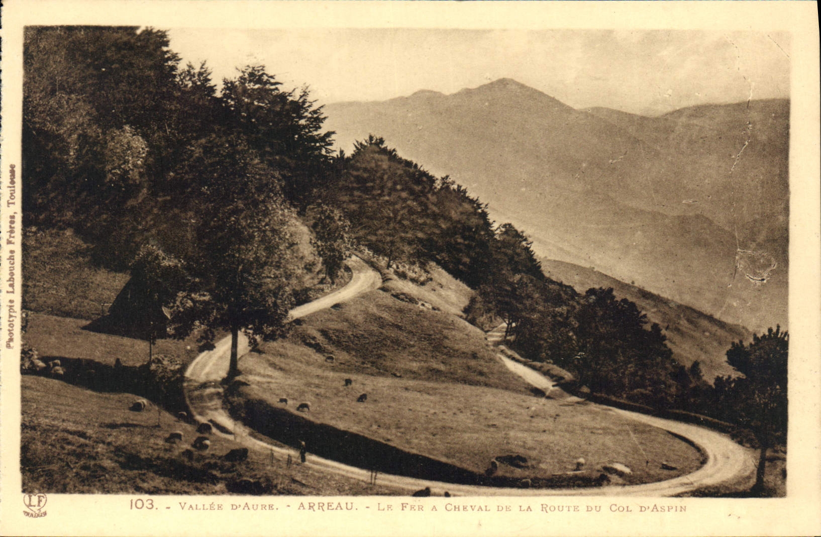 Vallée d'Aure - Arreau - Das Eisenpferd der Route du Col d'Aspin — Phototypie Labenche Frères, Toulouse, n°103