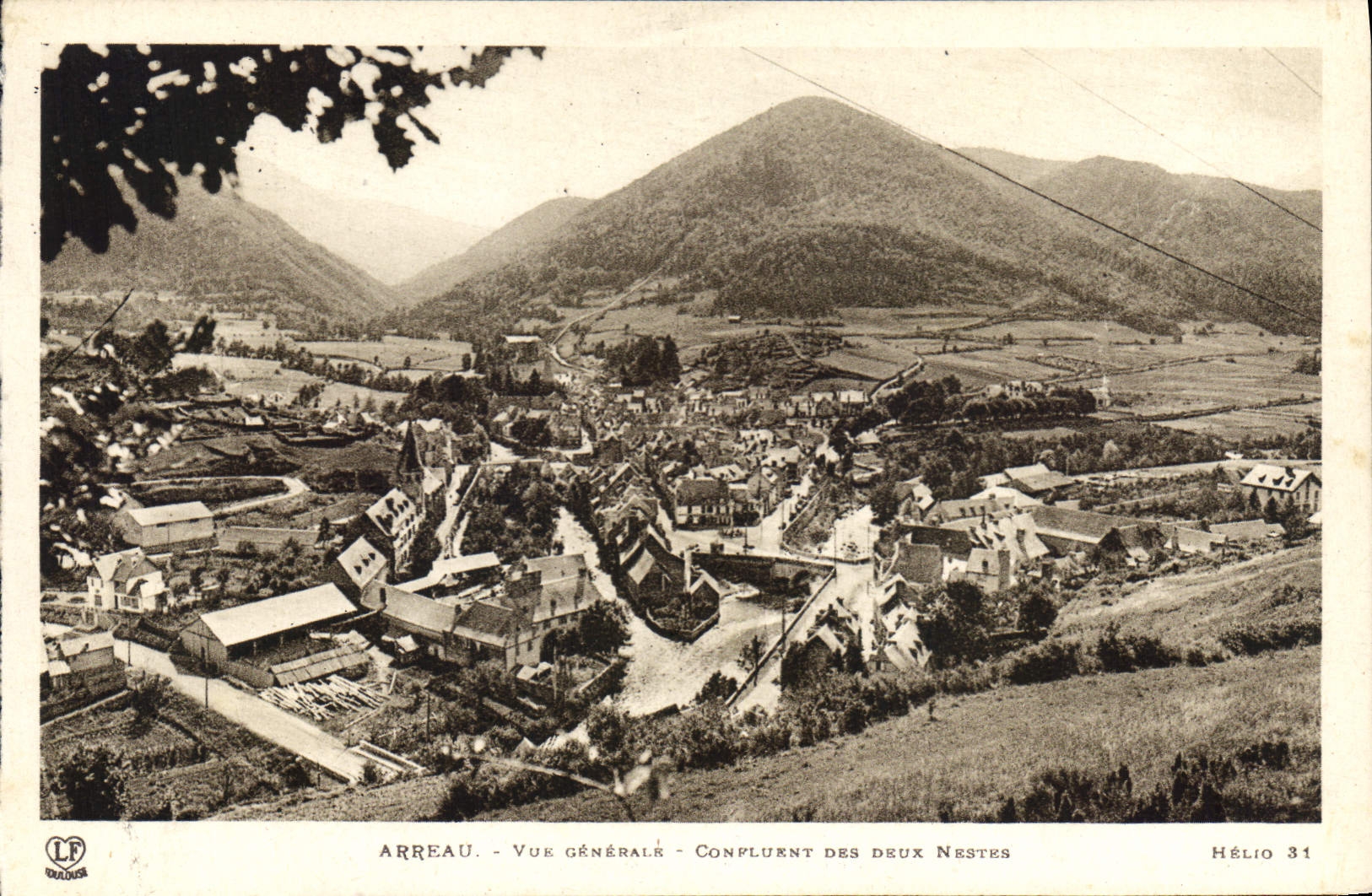 Arreau - Vue générale - Confluence des deux Nestes — Hélio 31