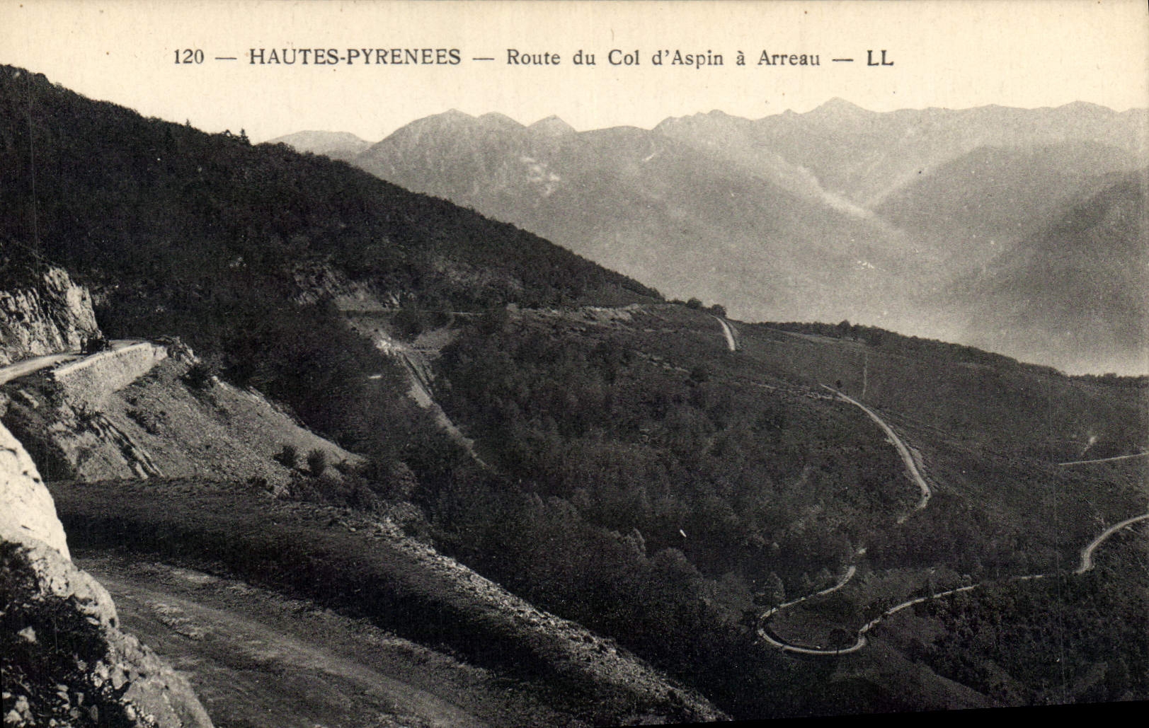 Hautes-Pyrénées — Route du Col d'Aspin à Arreau — LL