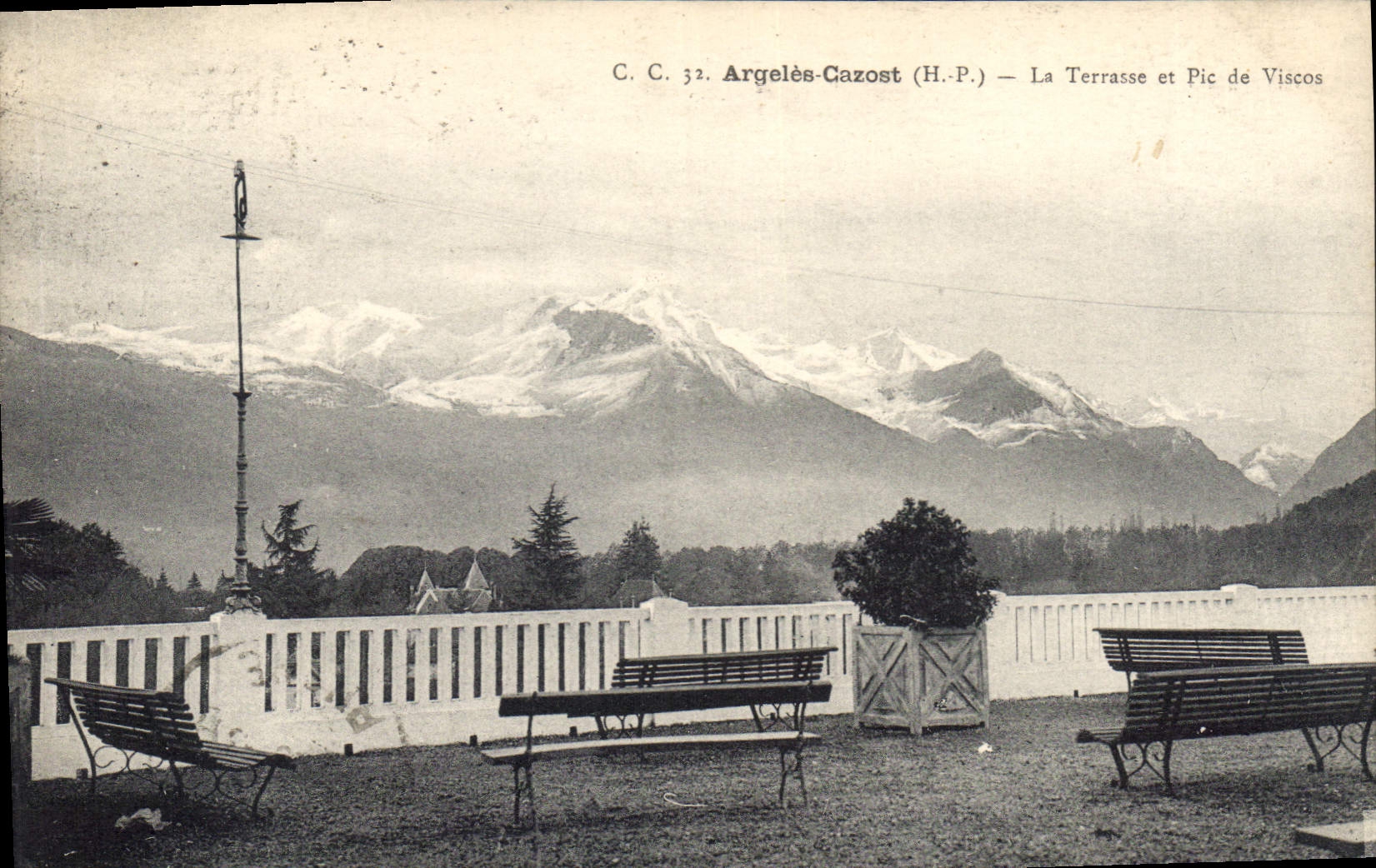 Argelès-Cazost (H.P.) — La Terrasse et Pic de Viscos