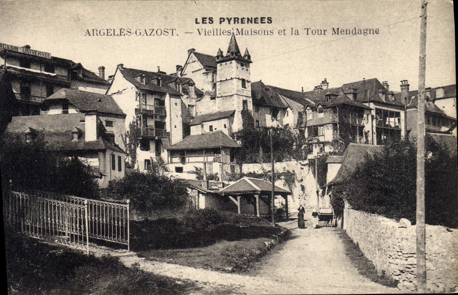 Argelès-Gazost — Vieilles Maisons et la Tour Mendagne — Magasin Universel