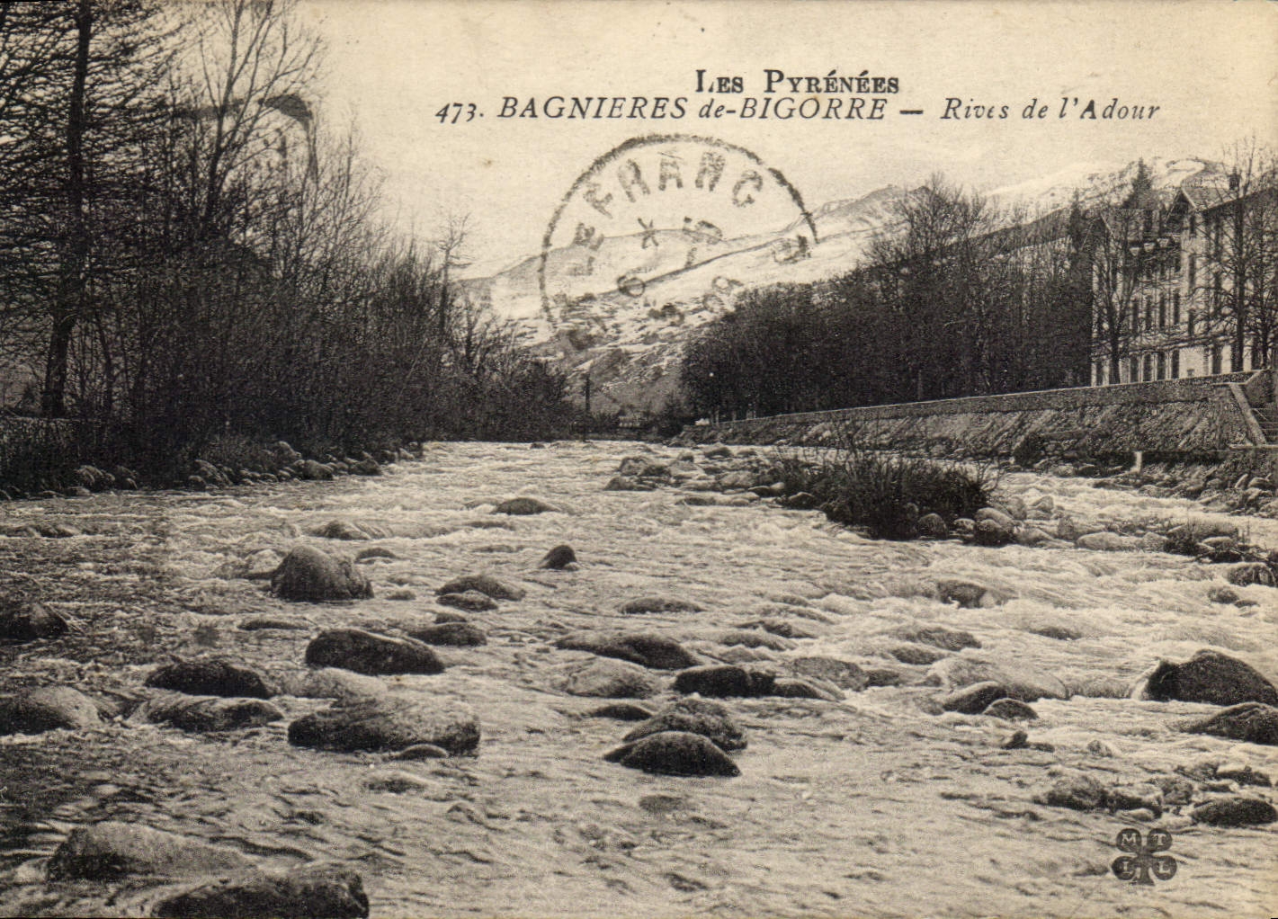 Ufer des Adour — Bagnères-de-Bigorre — Die Pyrenäen