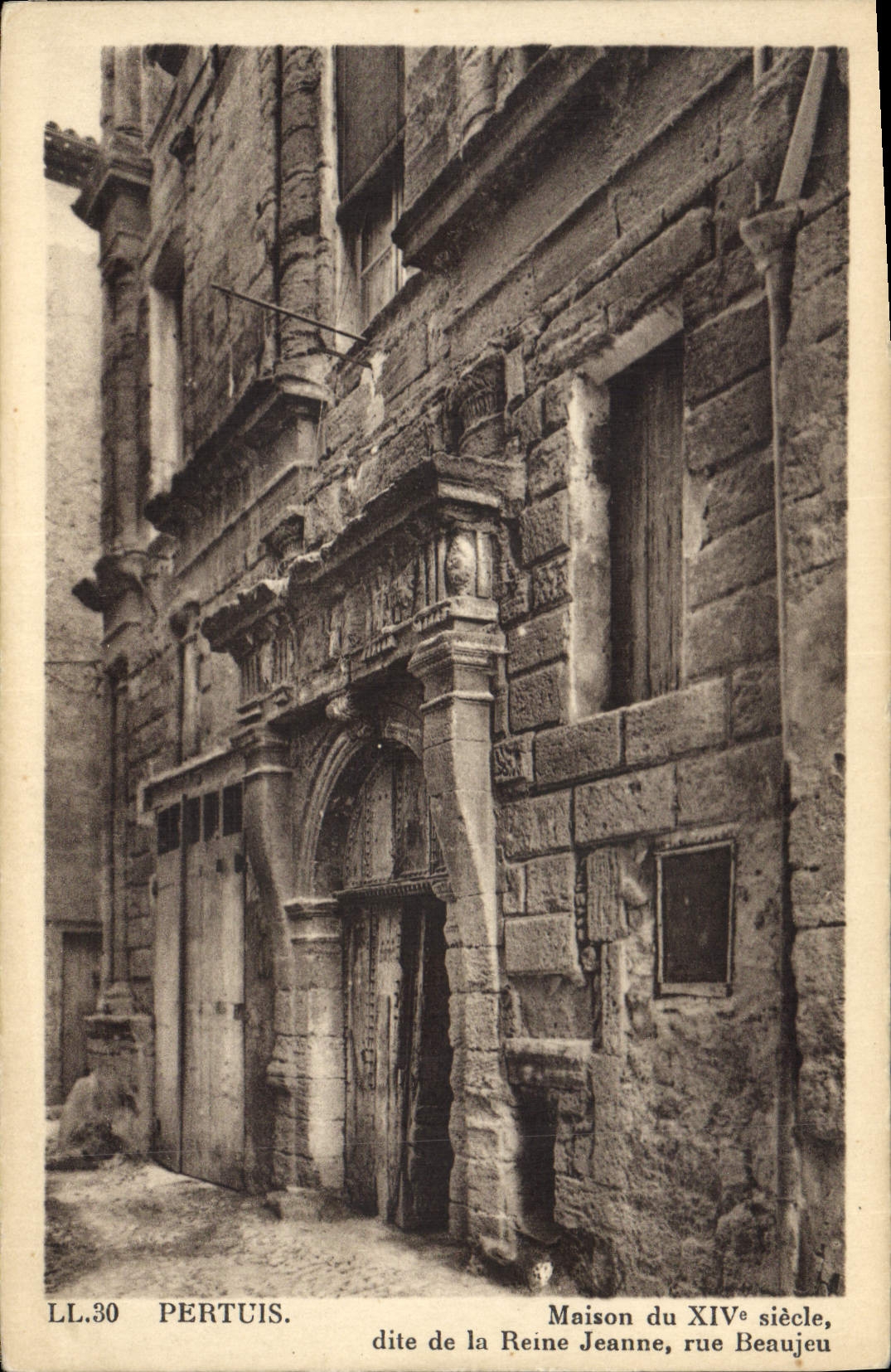 CPA Pertuis Maisons du XIVe s dite de la Reine Jeanne rue Beaujeu
