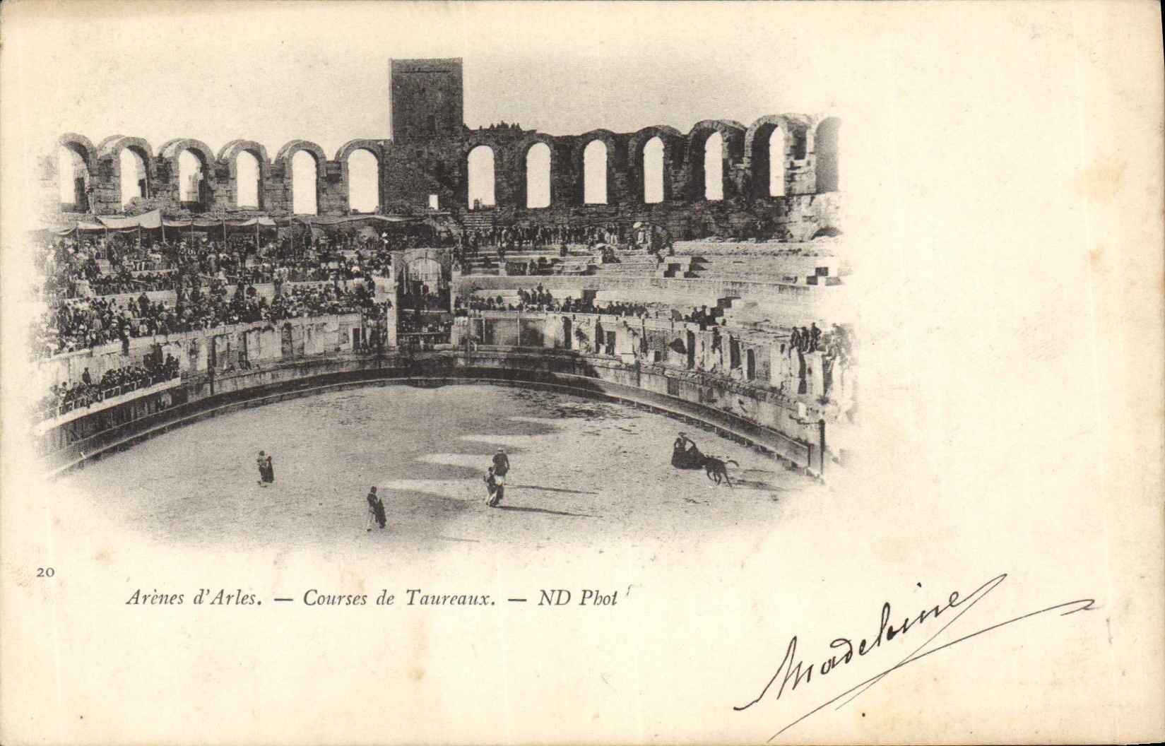 Arènes d'Arles — Courses de Taureaux — ND Phol