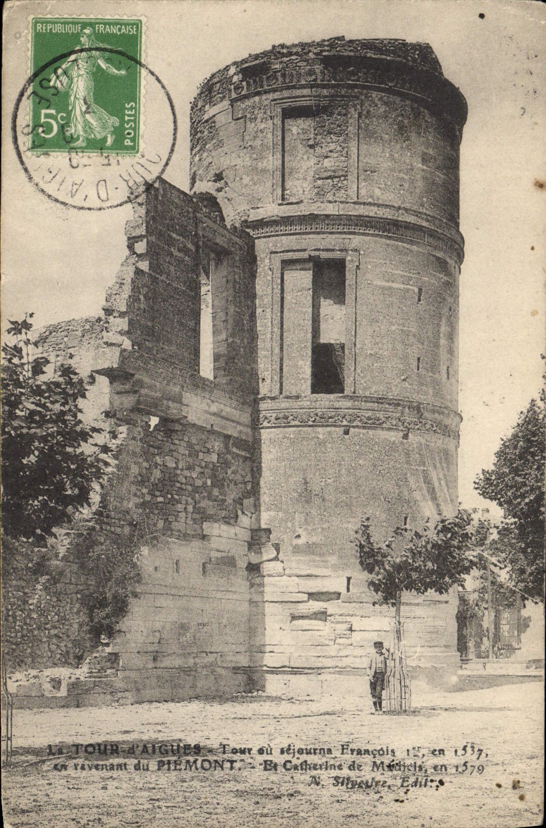 La TOUR D'AIGUES — Tour où séjourna François Ier en 1537, et Catherine de Médicis en 1579 — N. Silvestre, Edit.