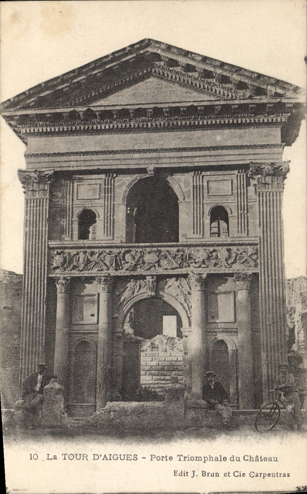 La TOUR D'AIGUES - Porte Triomphale du Château — Edit. J. Brun et Cie Carpentras, n°10