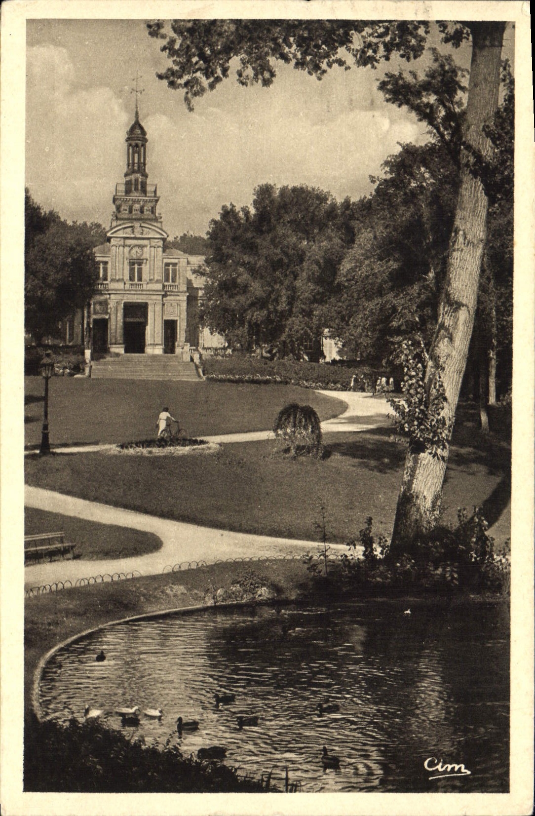 CPA Cognac (Charente) Jardin et Hotel de Ville