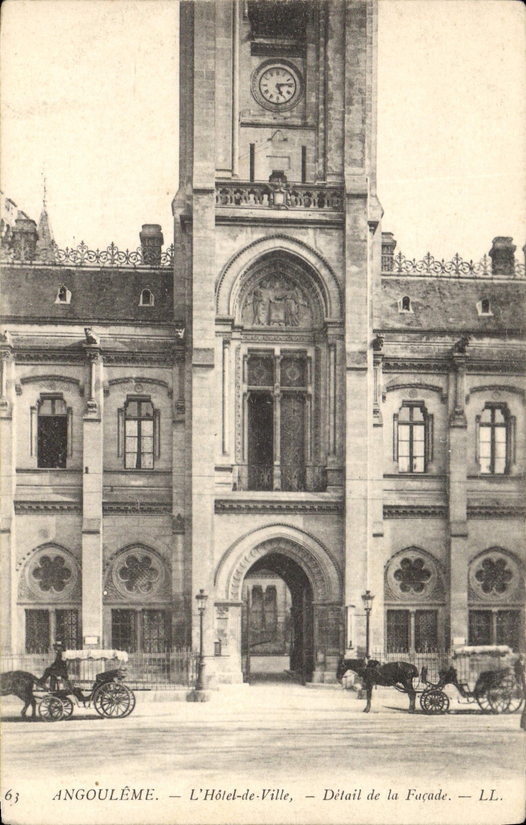 Angoulême — L'Hôtel-de-Ville — Détail de la Façade — LL.