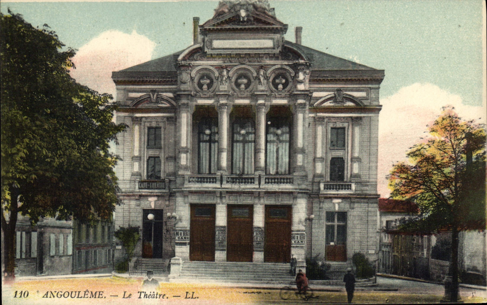 CPA Angouleme Le Theatre
