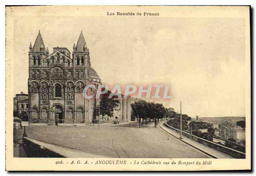 CPA Angouleme La Cathedrale vue du Rrempart du Midi