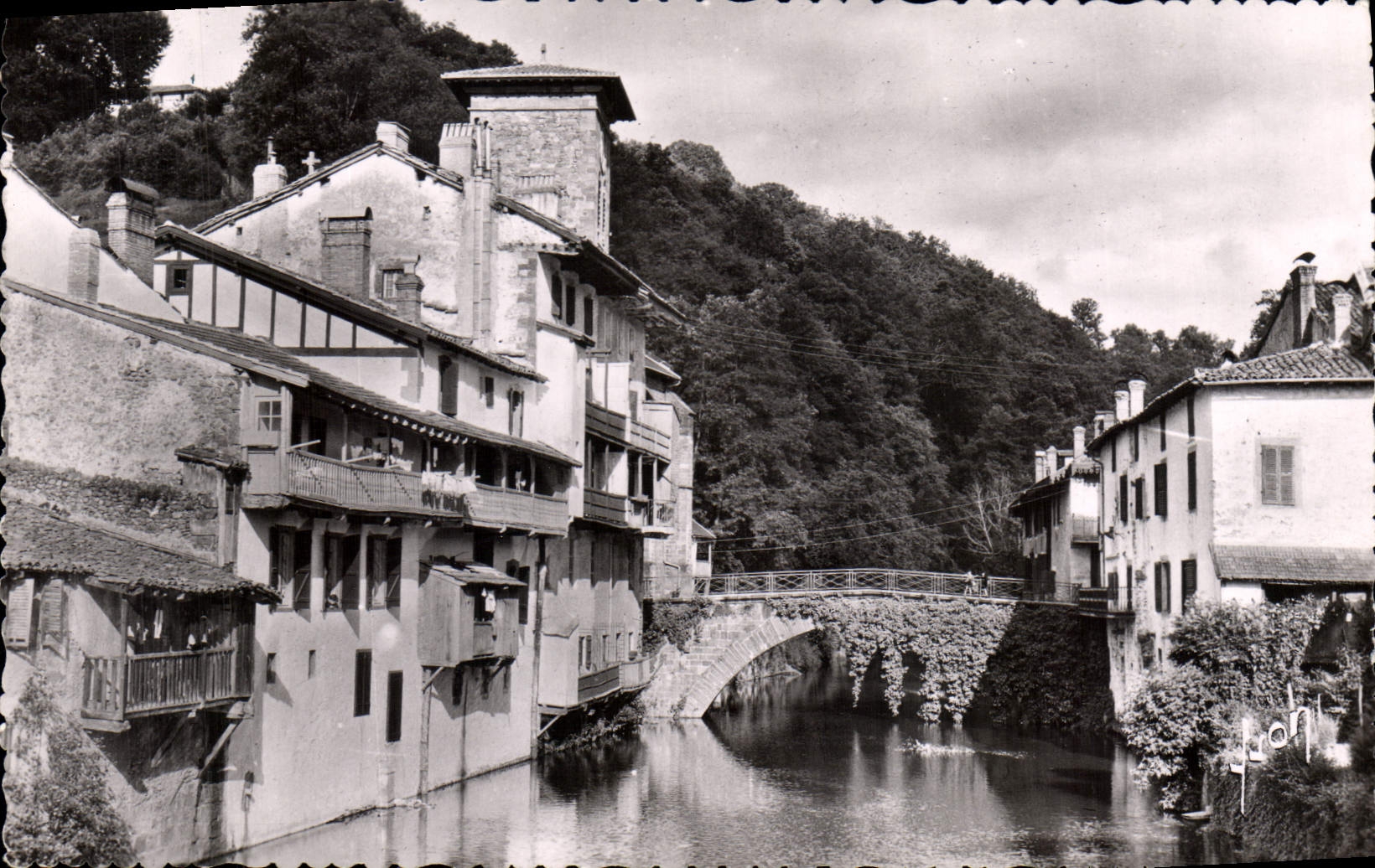 Saint-Jean-Pied-de-Port — Viejas Casas sobre la Nive — Ediciones d'Arte, París