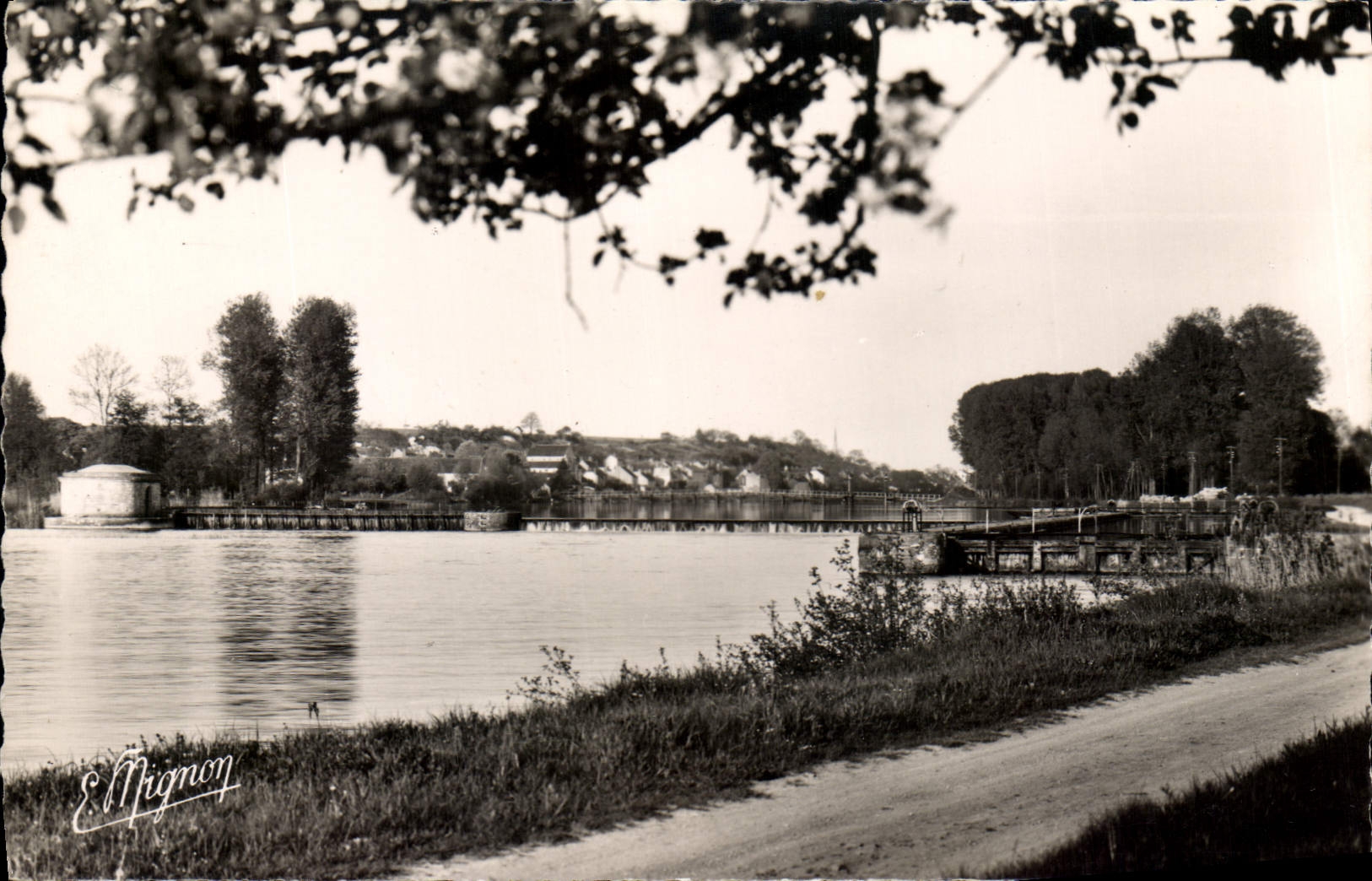 Les bords de l'Yonne — Le barrage d'Épineau — Édition E. Mignon, n° 5086