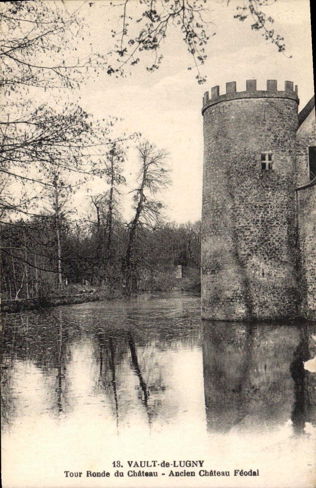 Tour Ronde du Château - Ancien Château Féodal - Vault-de-Lugny