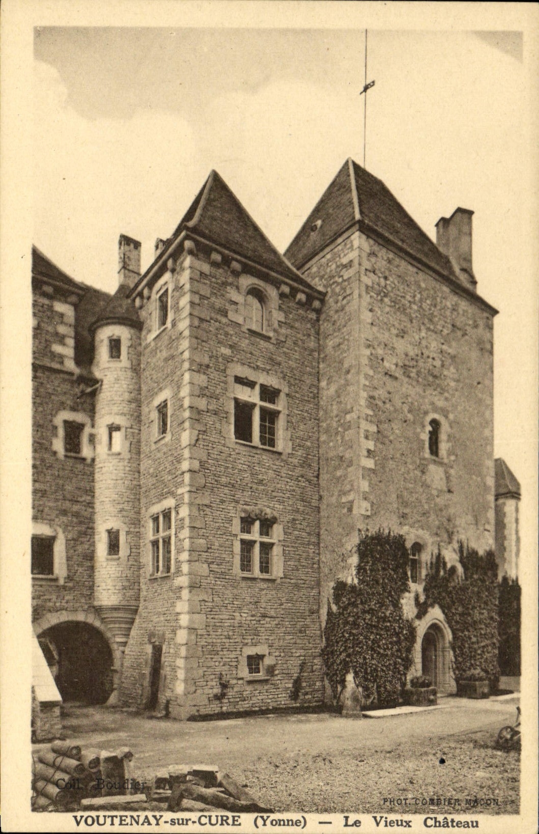 CPA Voutenay sur Cure Yonne Le Vieux Chateau 