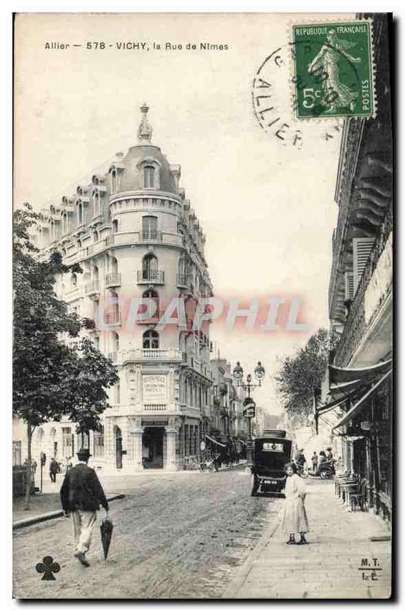 CPA Vichy la Rue de Nimes 