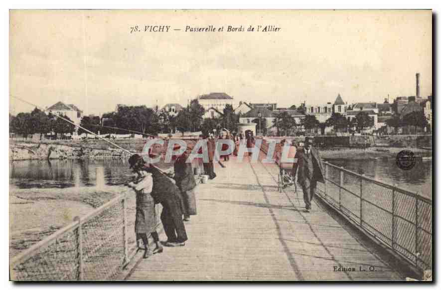 CPA Vichy Passerelle et Bords de l'Allier 