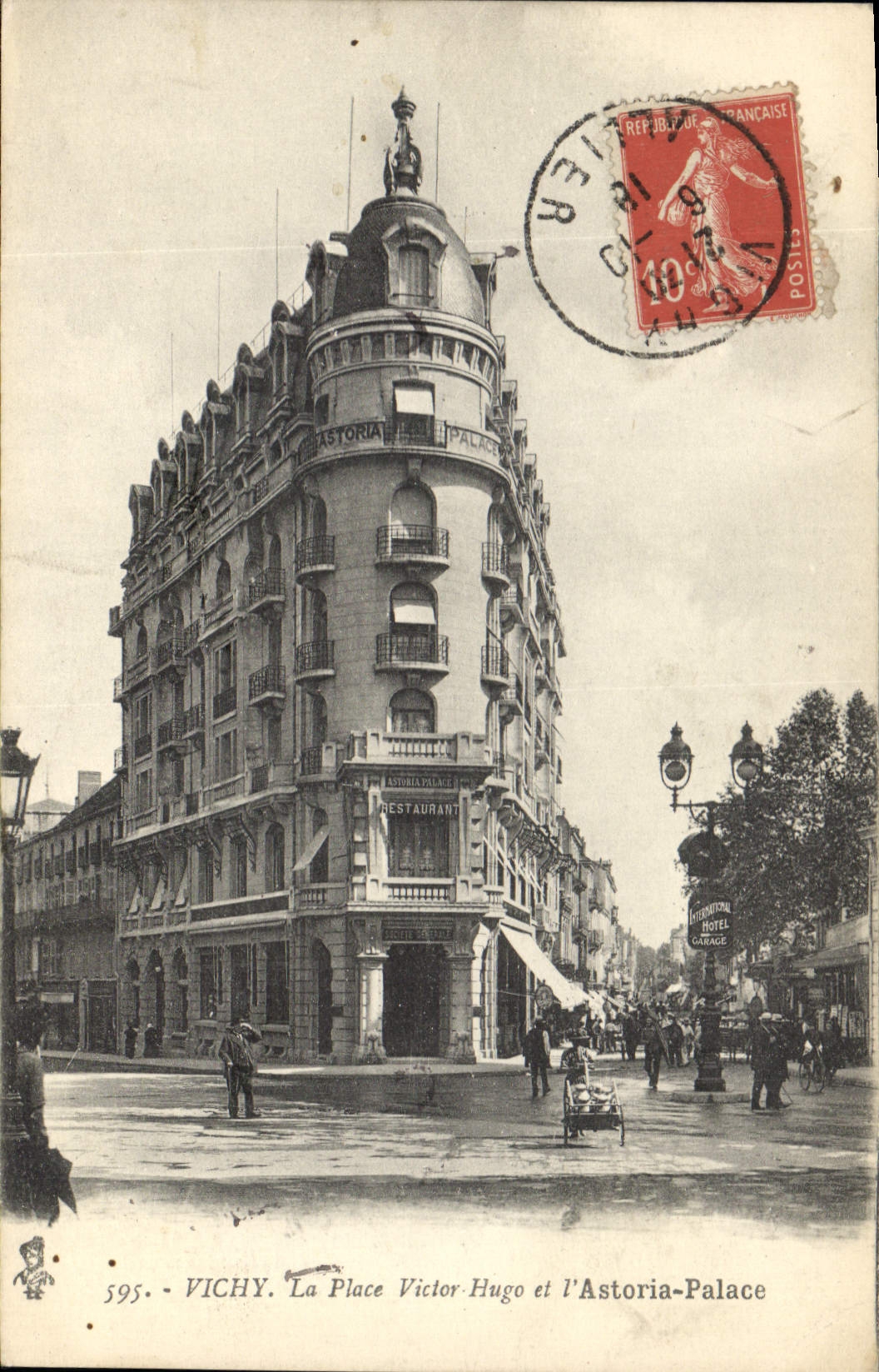 Vichy. La Place Victor Hugo et l'Astoria-Palace — éditeur anonyme, n° 595