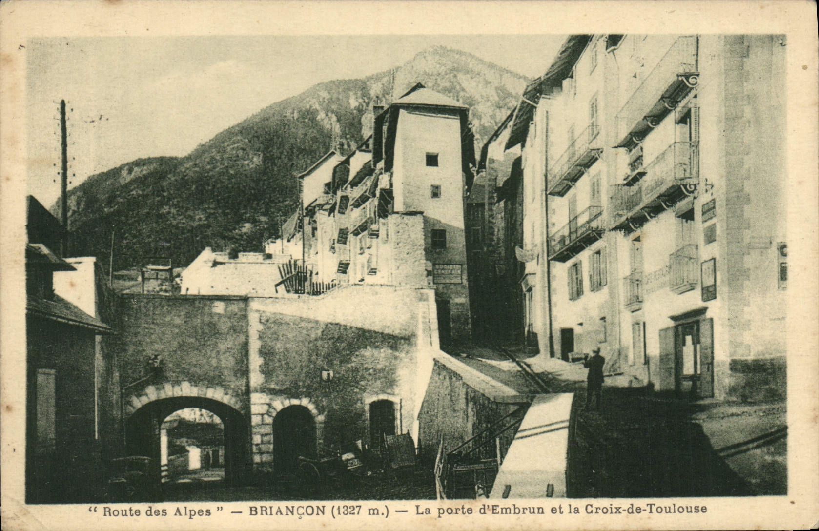 BRIANÇON (1327 m.) — La porte d'Embrun et la Croix-de-Toulouse — Route des Alpes