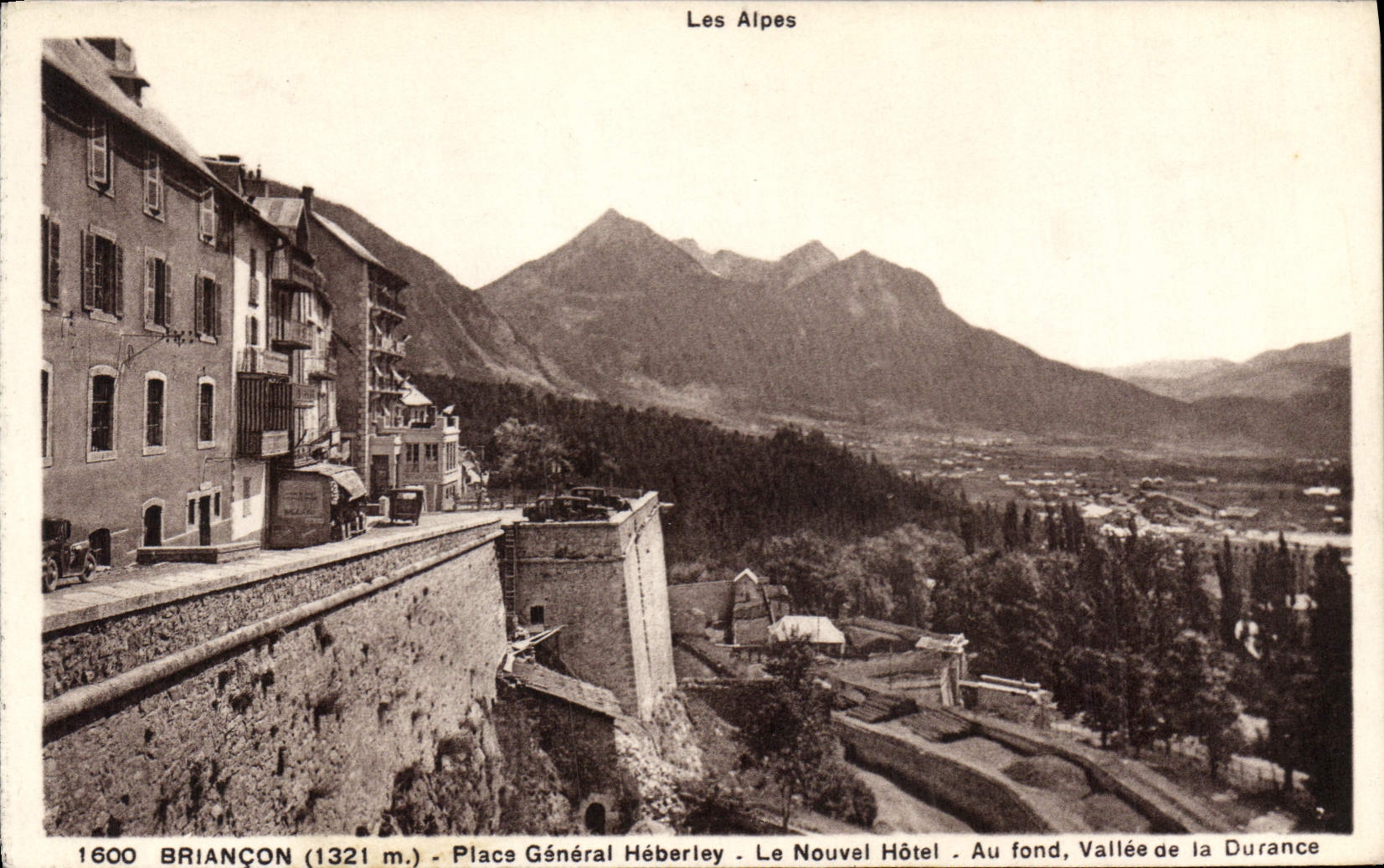 Briançon (1321 m.) — Place Général Héberley, Le Nouvel Hôtel, Vallée de la Durance — Éditeur Colombe, Gap