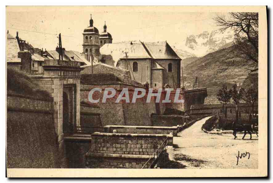 Briancón (Htes Alpes) — La Porte de Pignérol et l'Église — Les Éditions d'Art Yvon, Paris