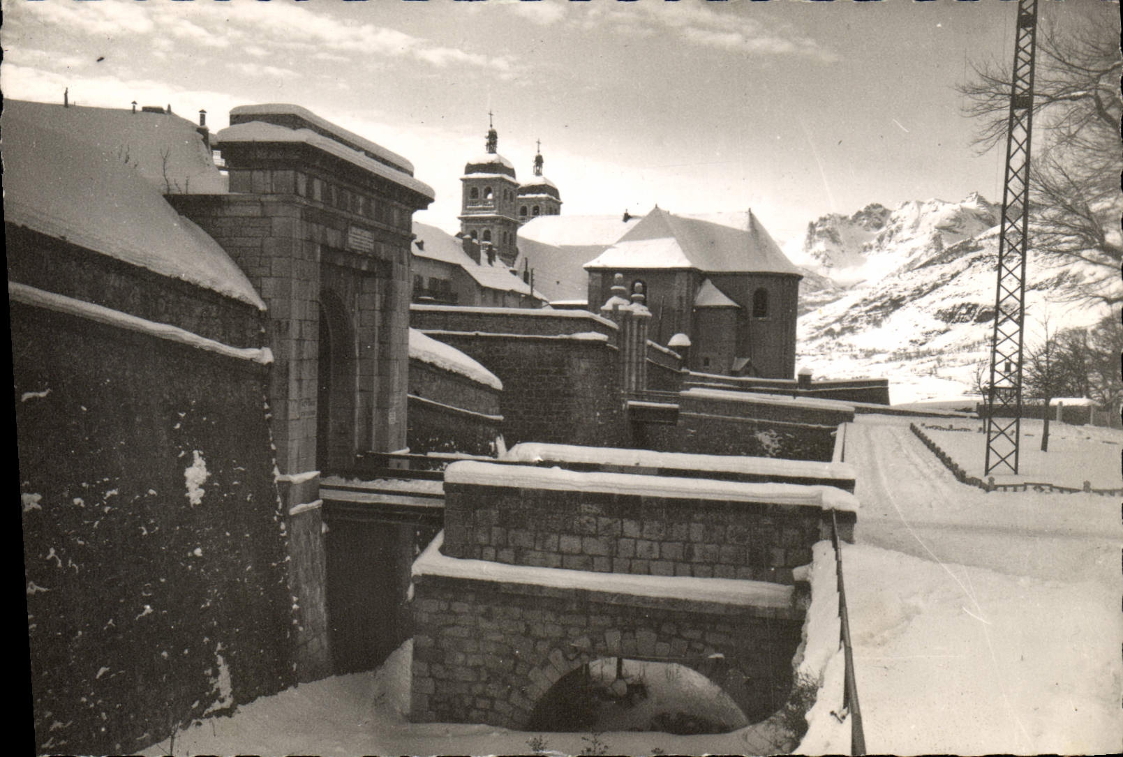Briancón (Hautes-Alpes) — Station Estivole et Hivernale — Éditions Michillet, 1 rue Colbert, Grenoble