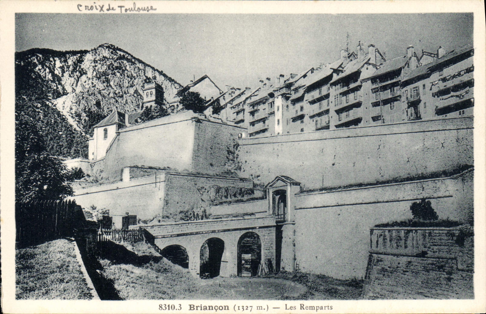 Briancón (1327 m.) — Les Remparts — Croix de Toulouse — éditeur A. Hoarlier, Grenoble