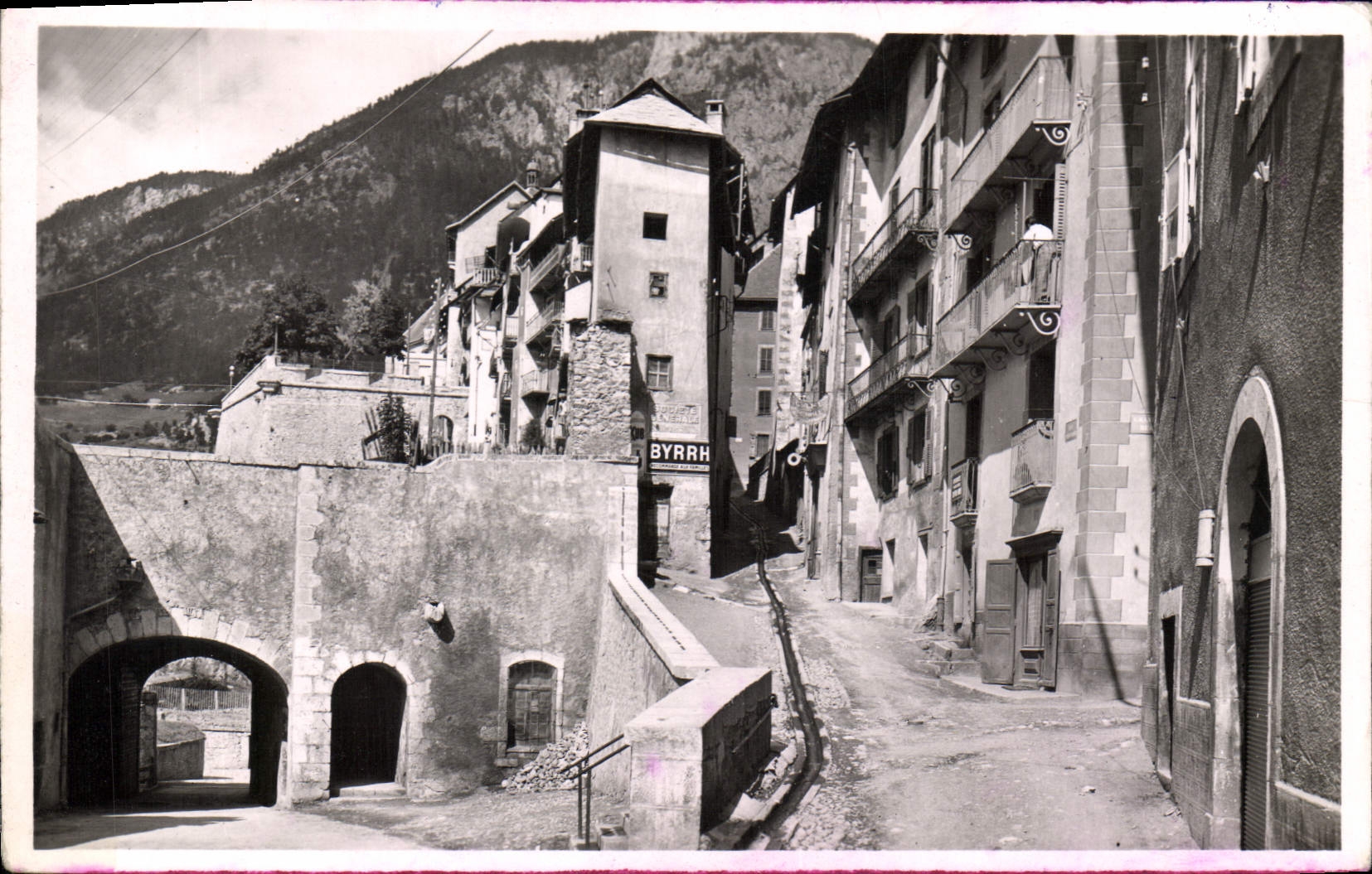 BRIANÇON (Htes-Alpes) — Les Remparts et la petite Gargouille — Éditions FRANK, Nice