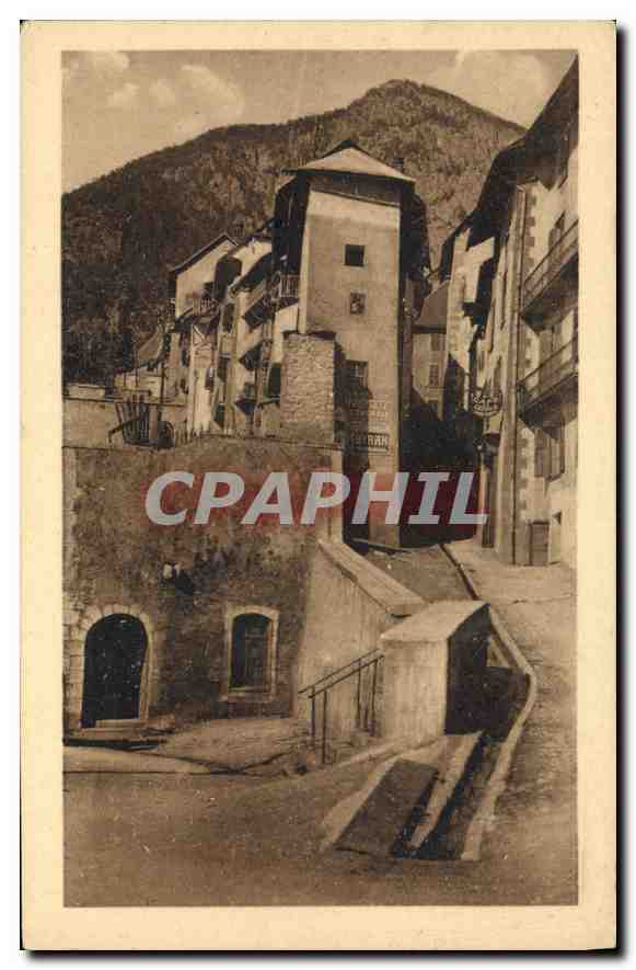 BRIANÇON (1326 m.) — La rue Mercerie et les remparts — Édition L. MAURICE, Briançon